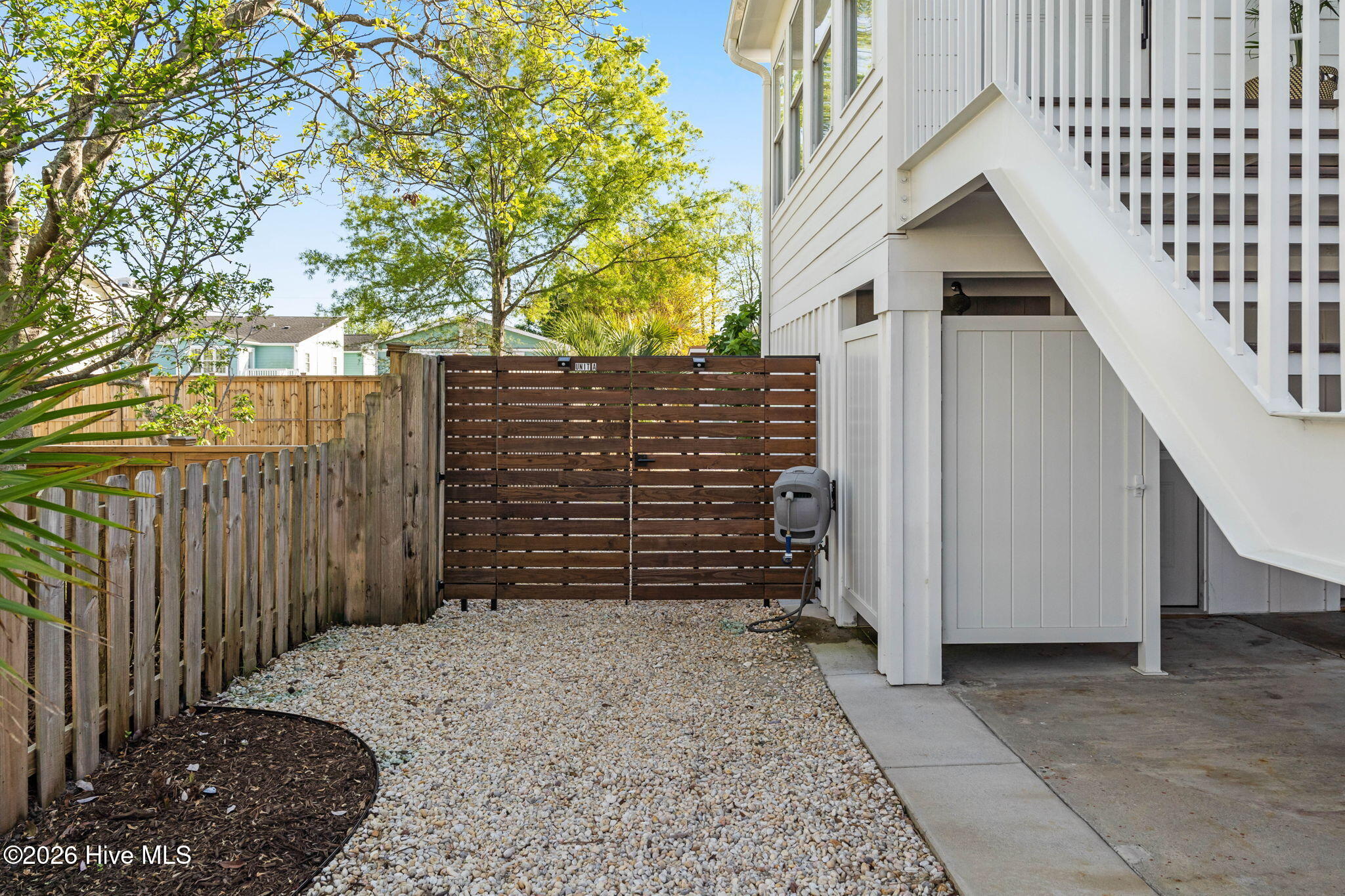 100565975 | Photo 40