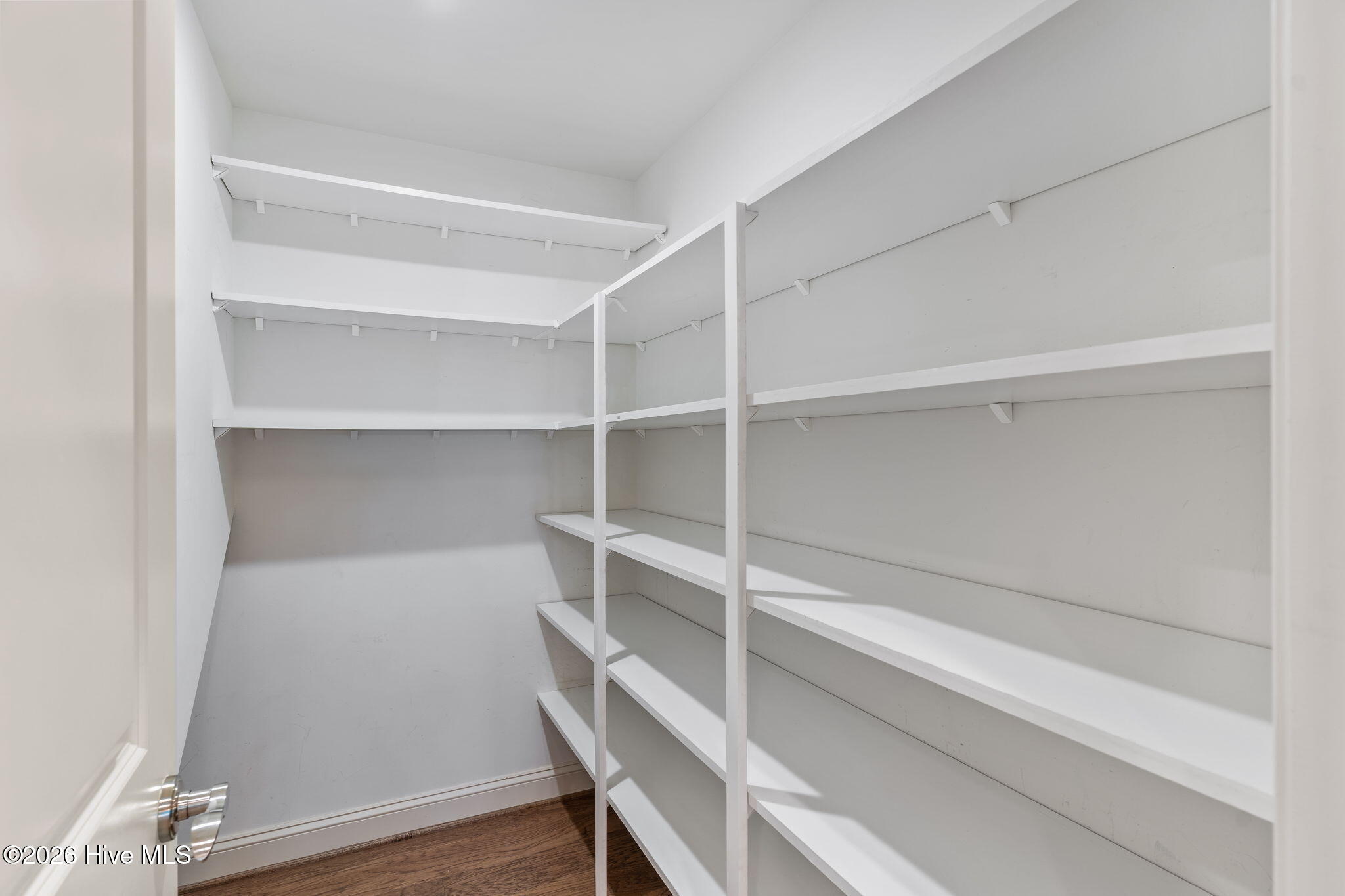 100566700 | Photo 11