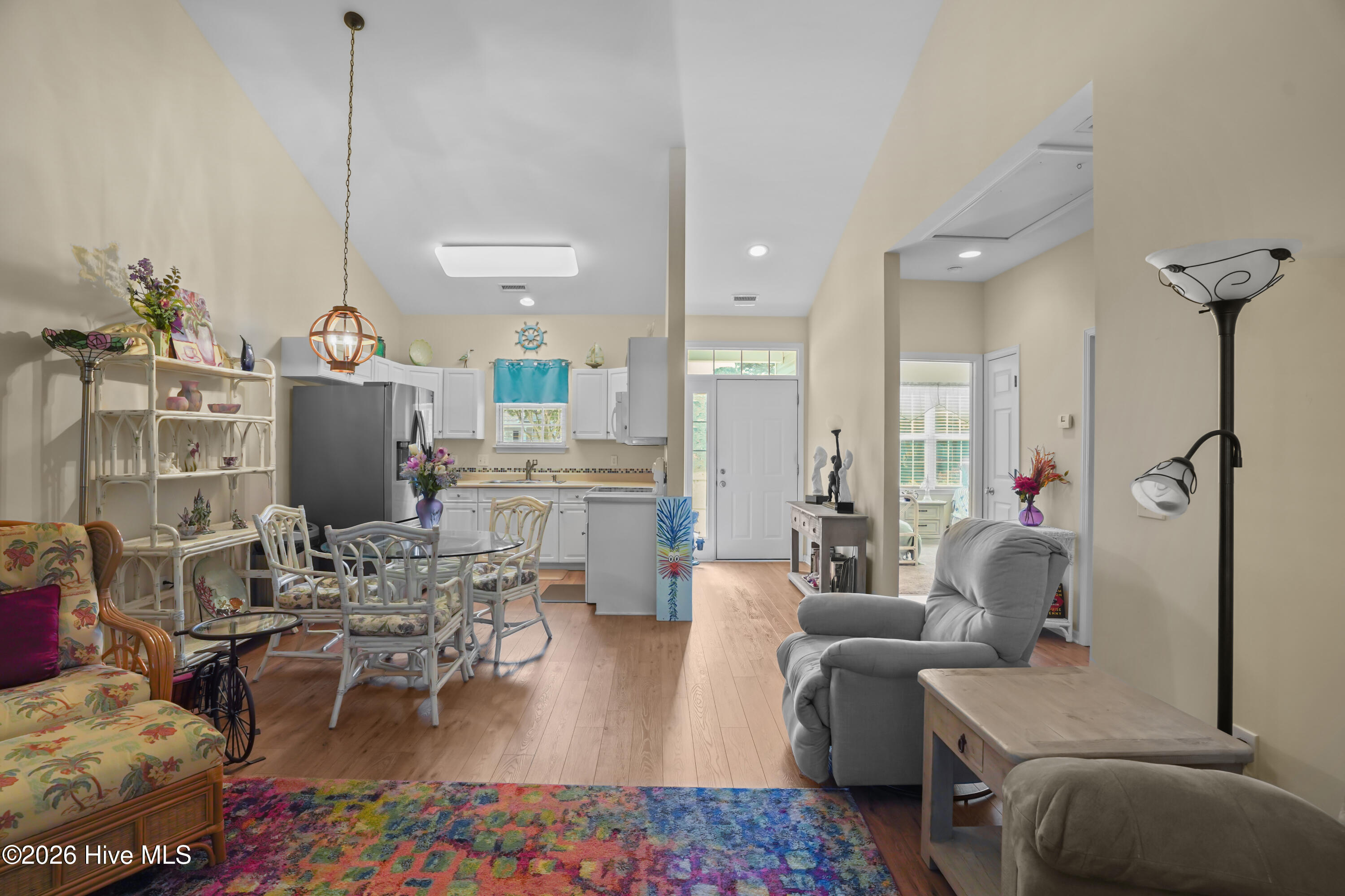 100570621 | Photo 11