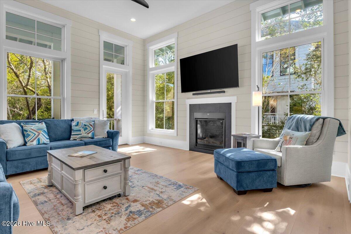 100563677 | Photo 17