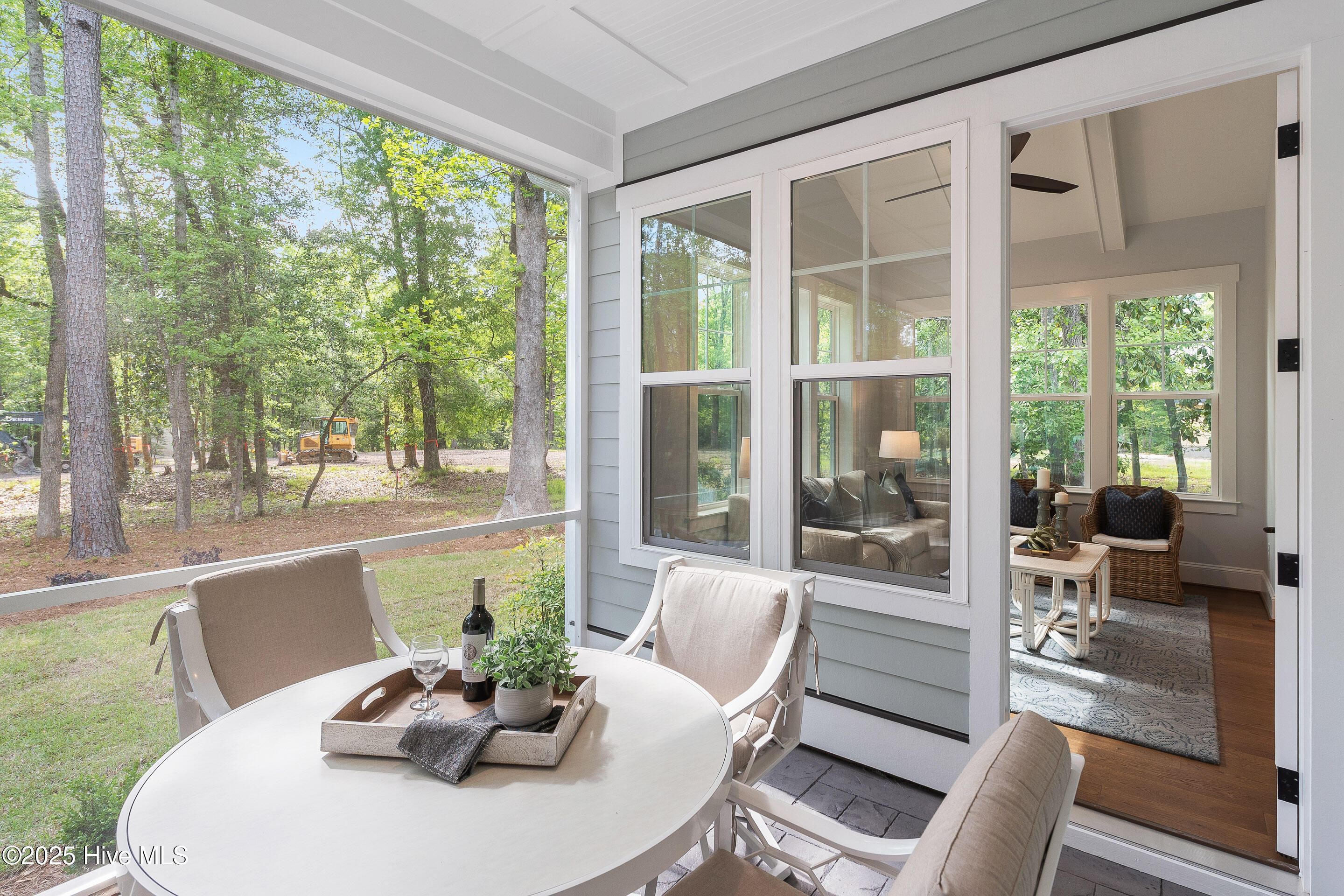 100487716 | Photo 24