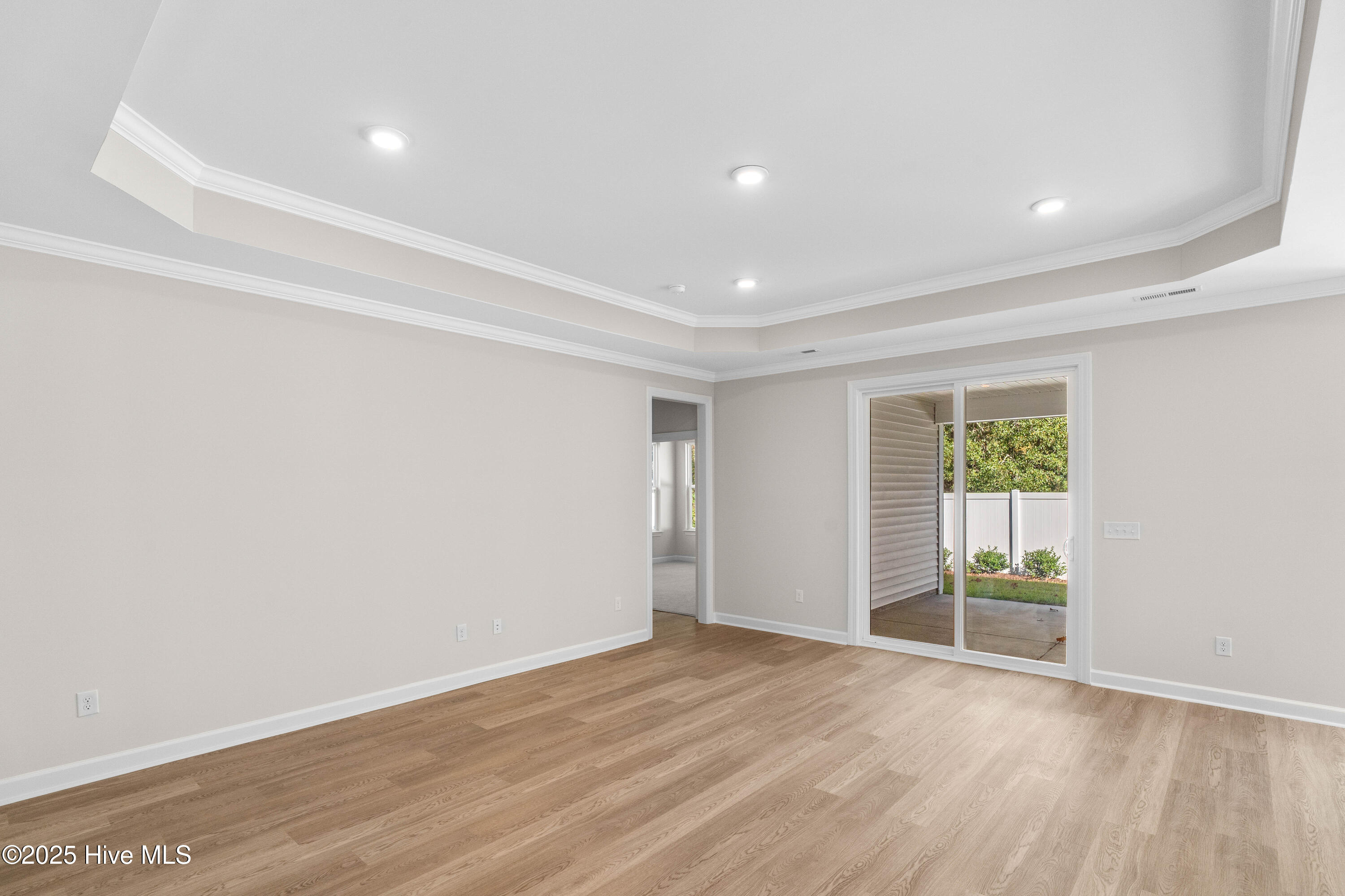 100499661 | Photo 15