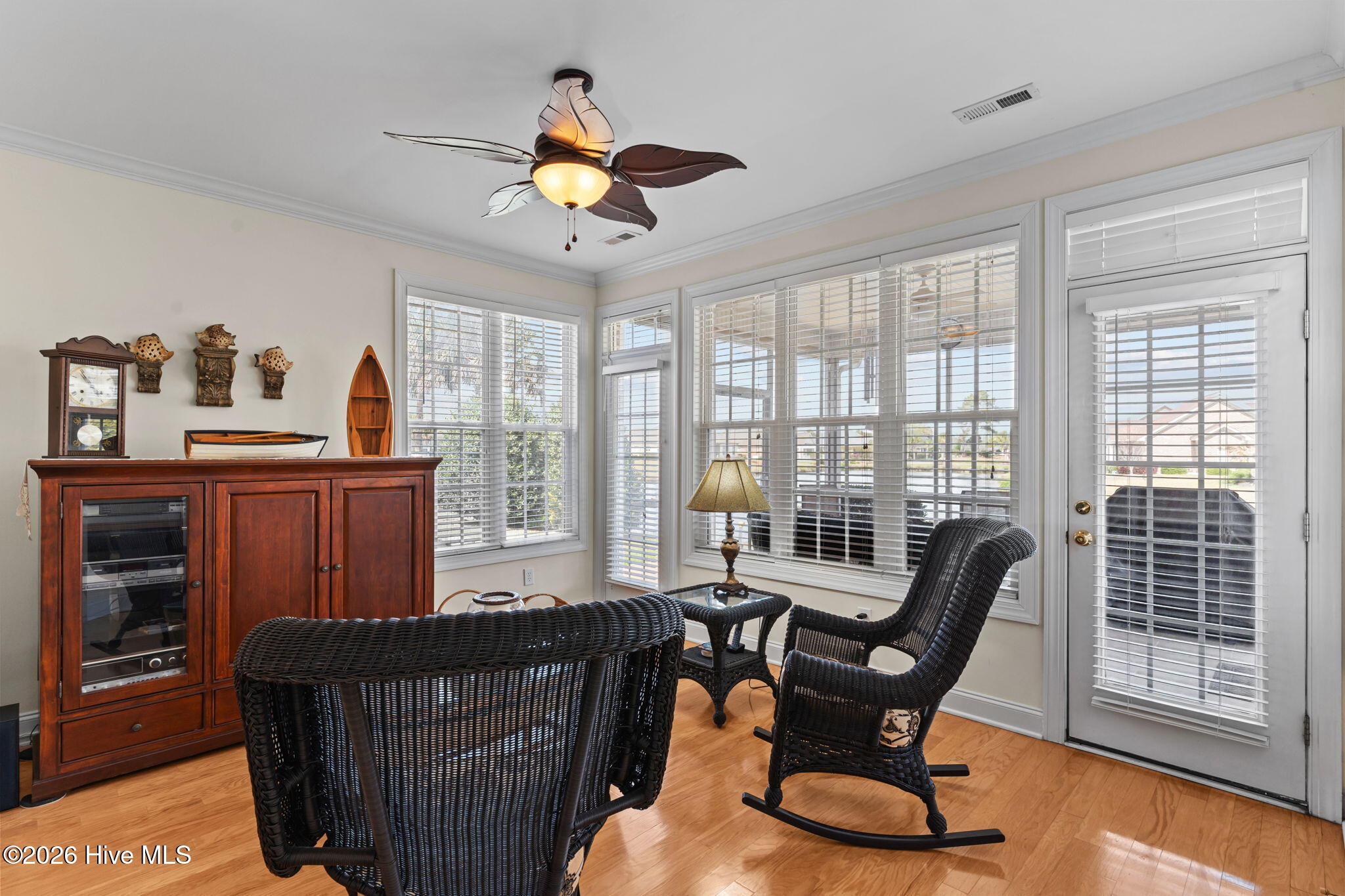 100562859 | Photo 11