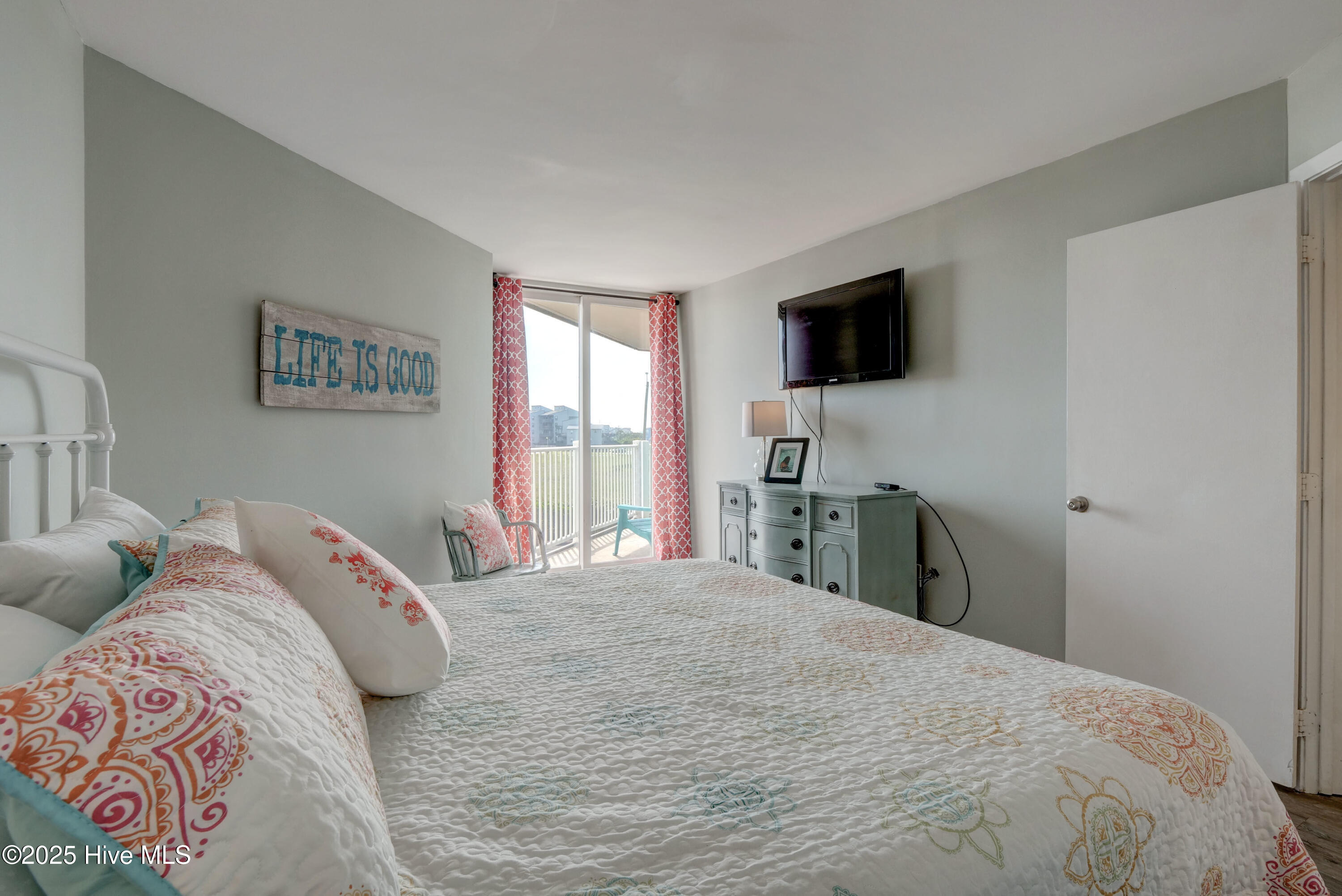 100519676 | Photo 18