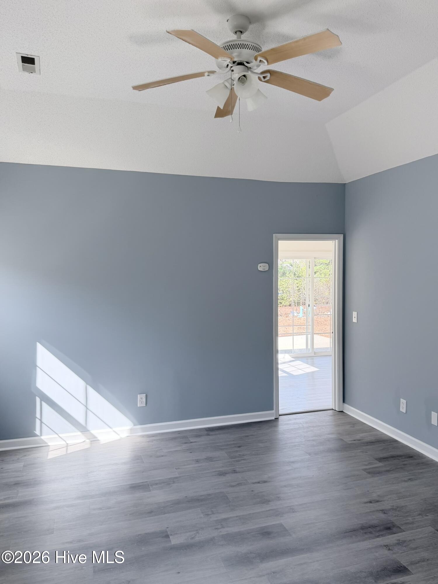 100557322 | Photo 10