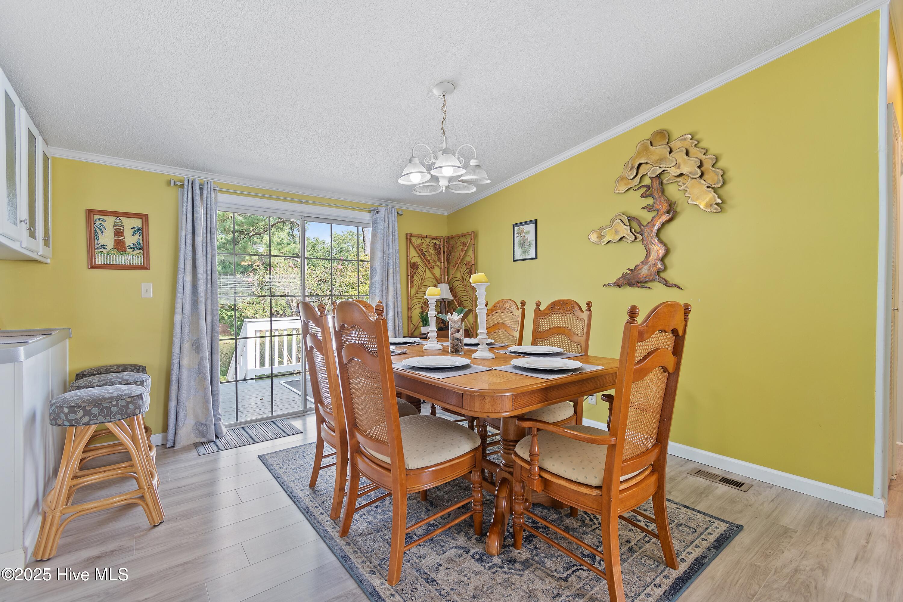 100525388 | Photo 11