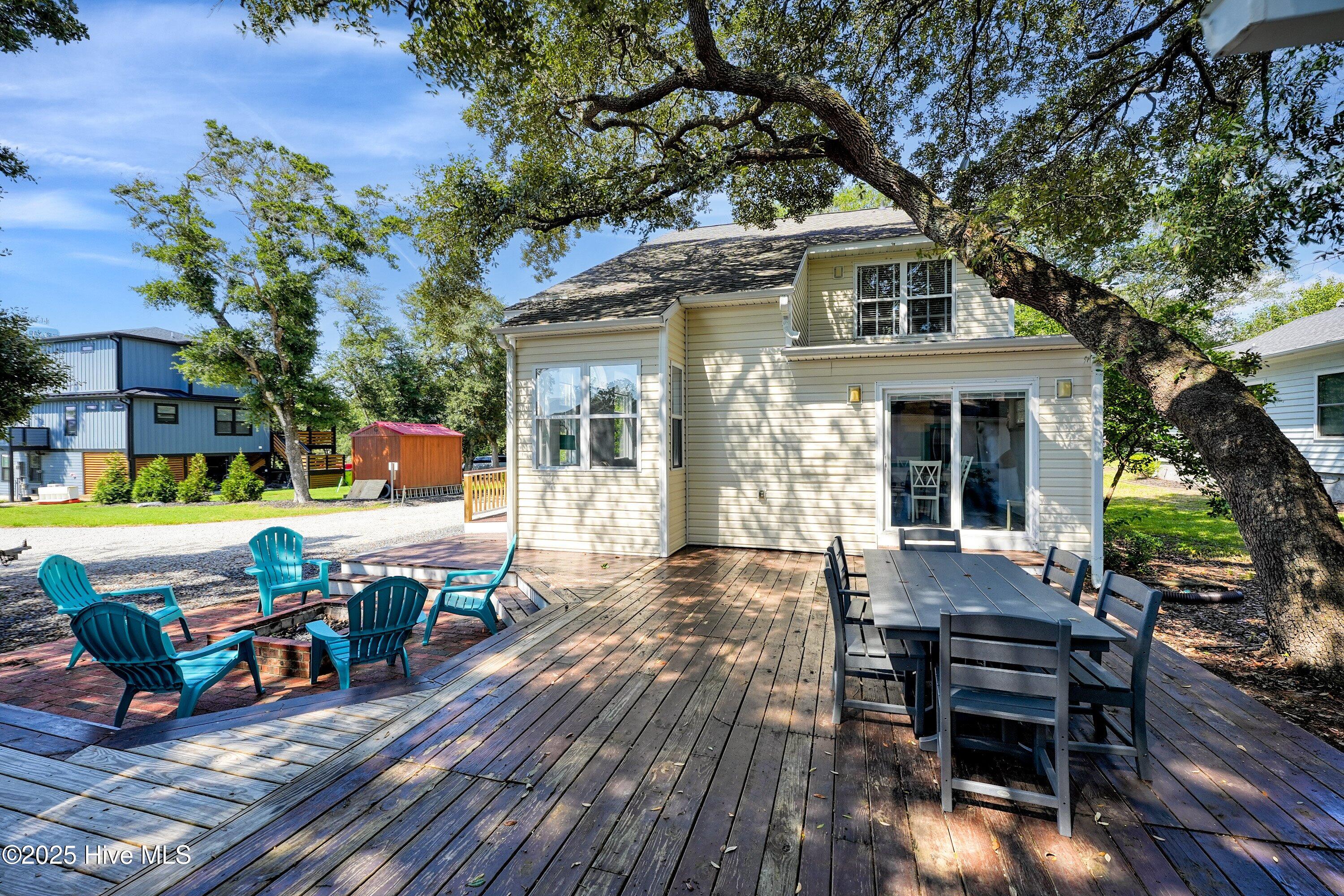 100527837 | Photo 40