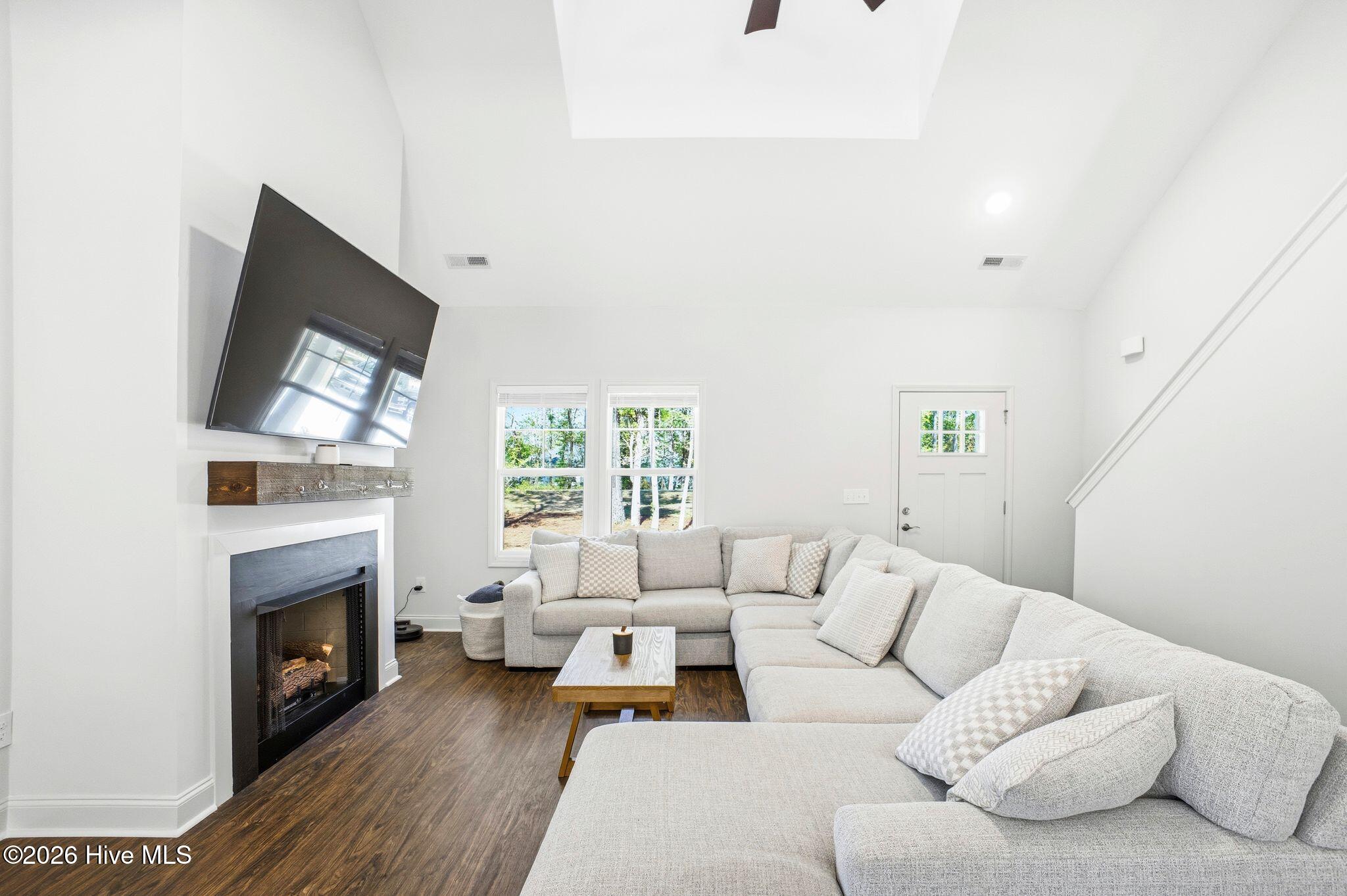 100568135 | Photo 14