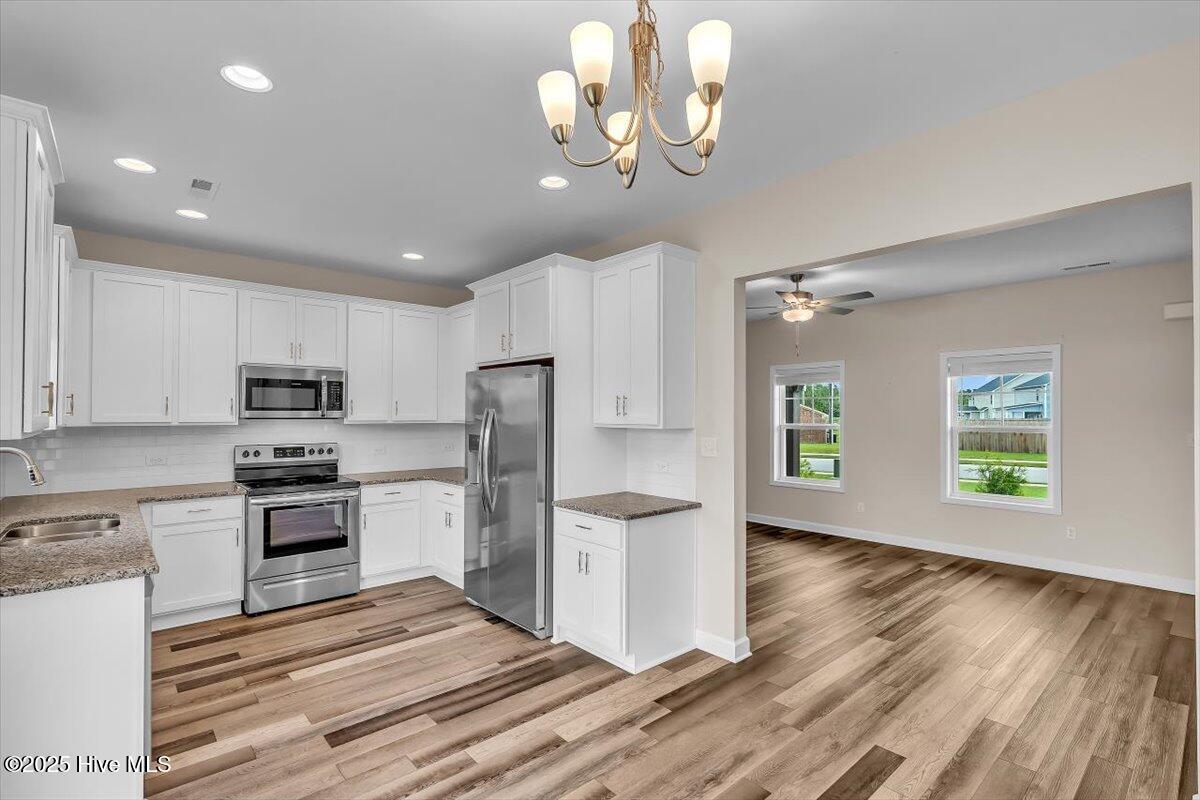 100537341 | Photo 11