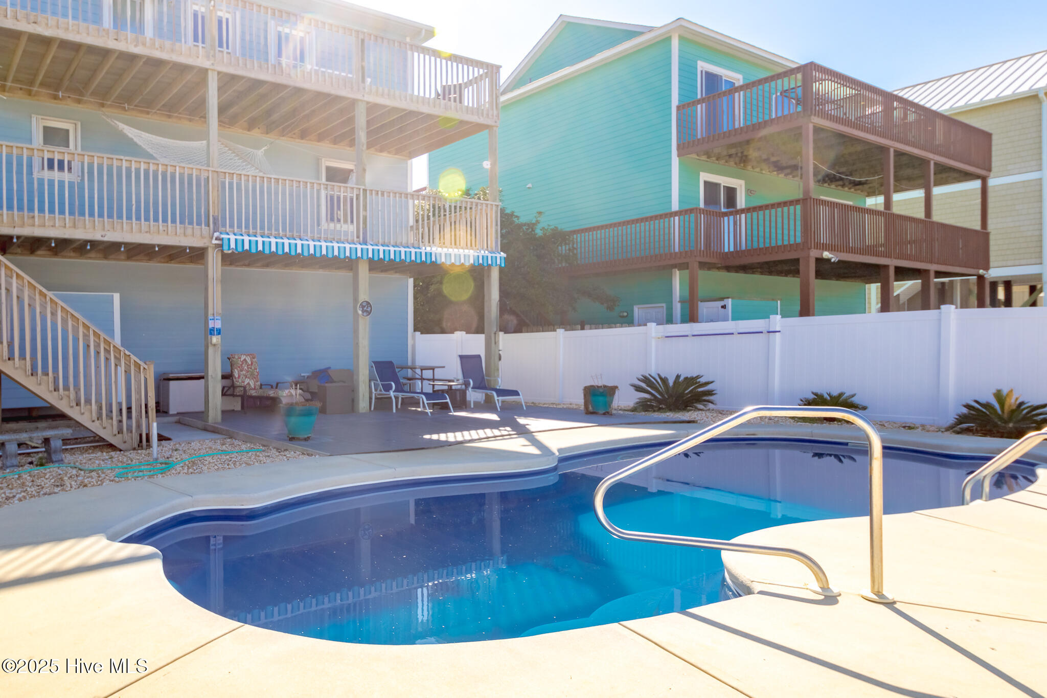 100552425 | Photo 30