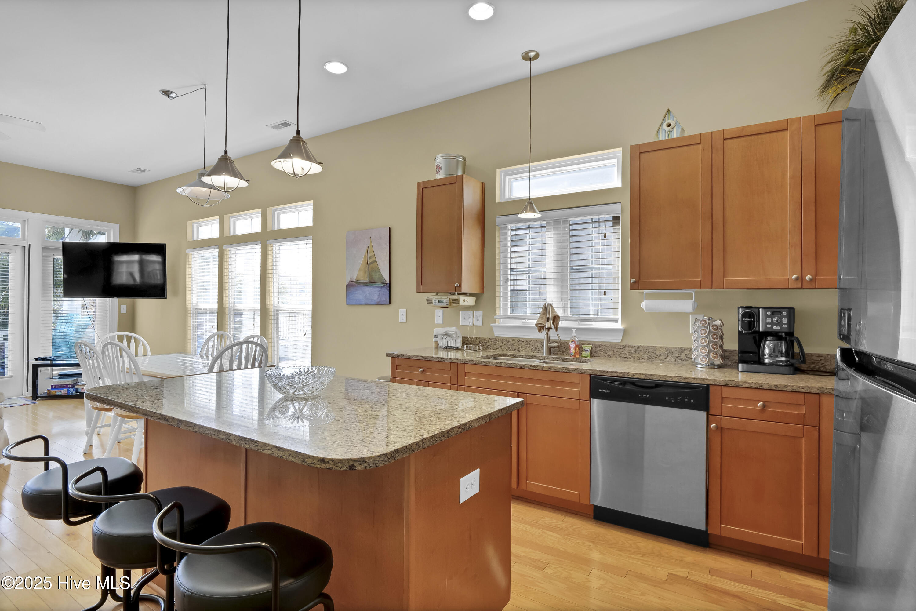 100526257 | Photo 11