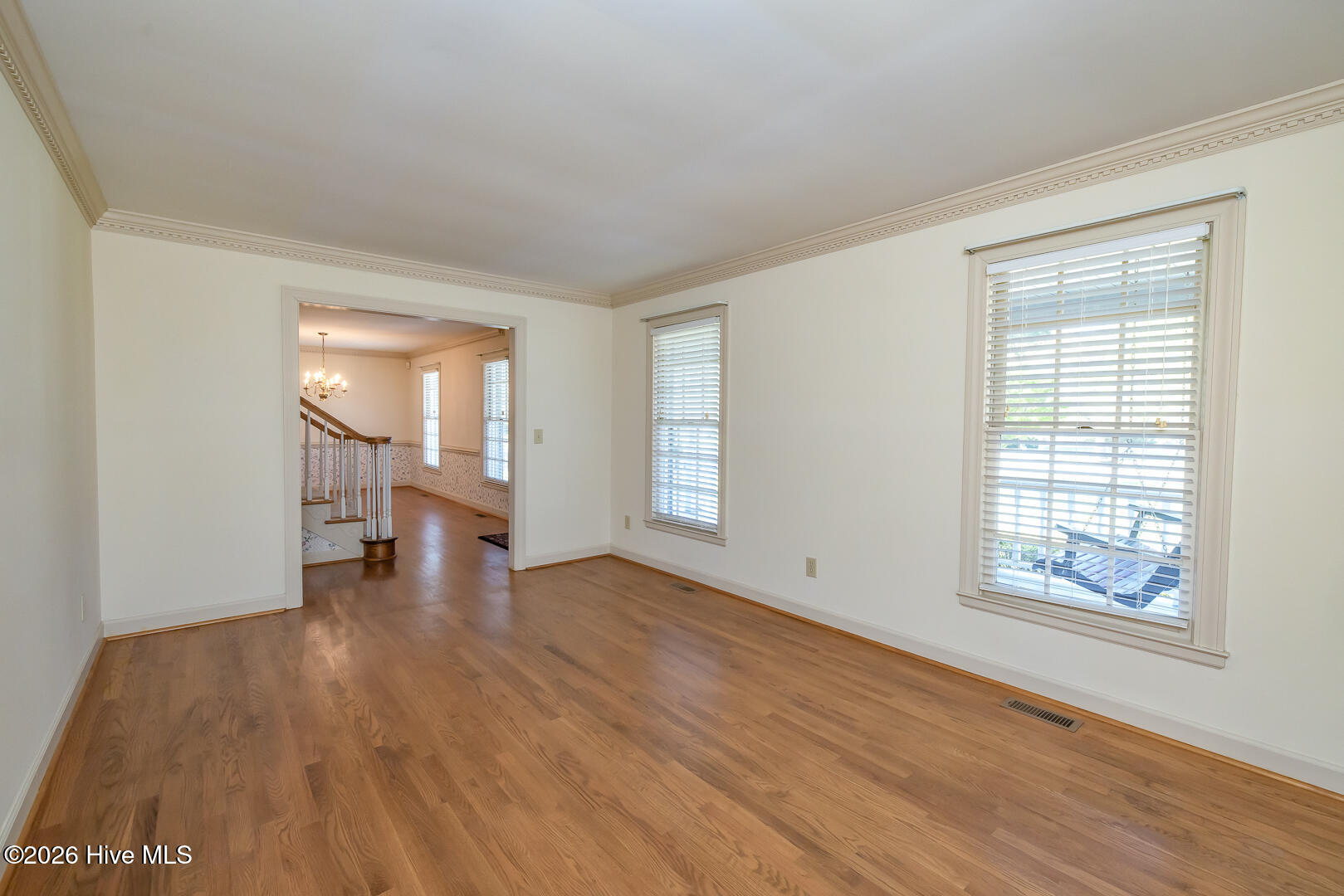 100570429 | Photo 18