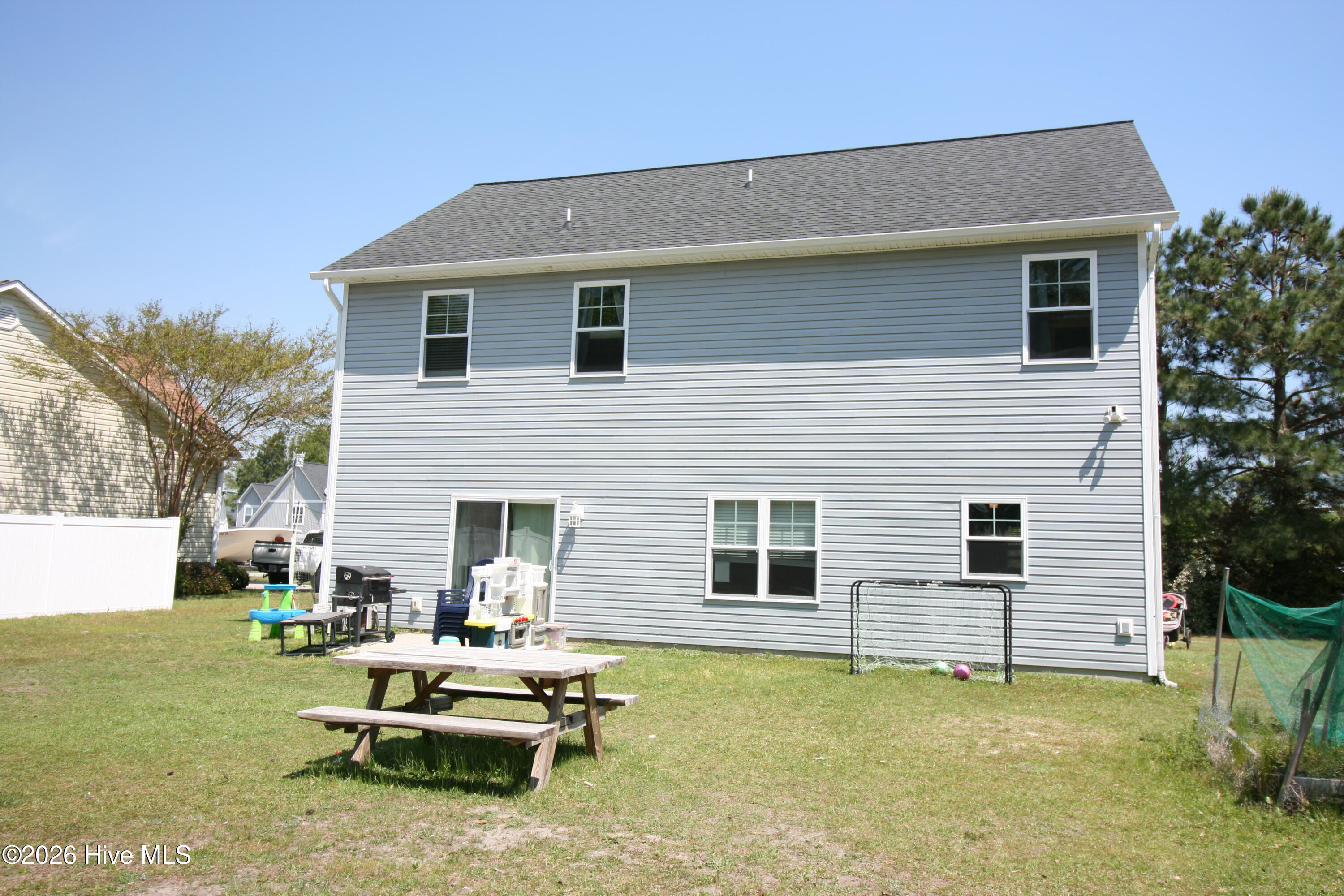 100572733 | Photo 23