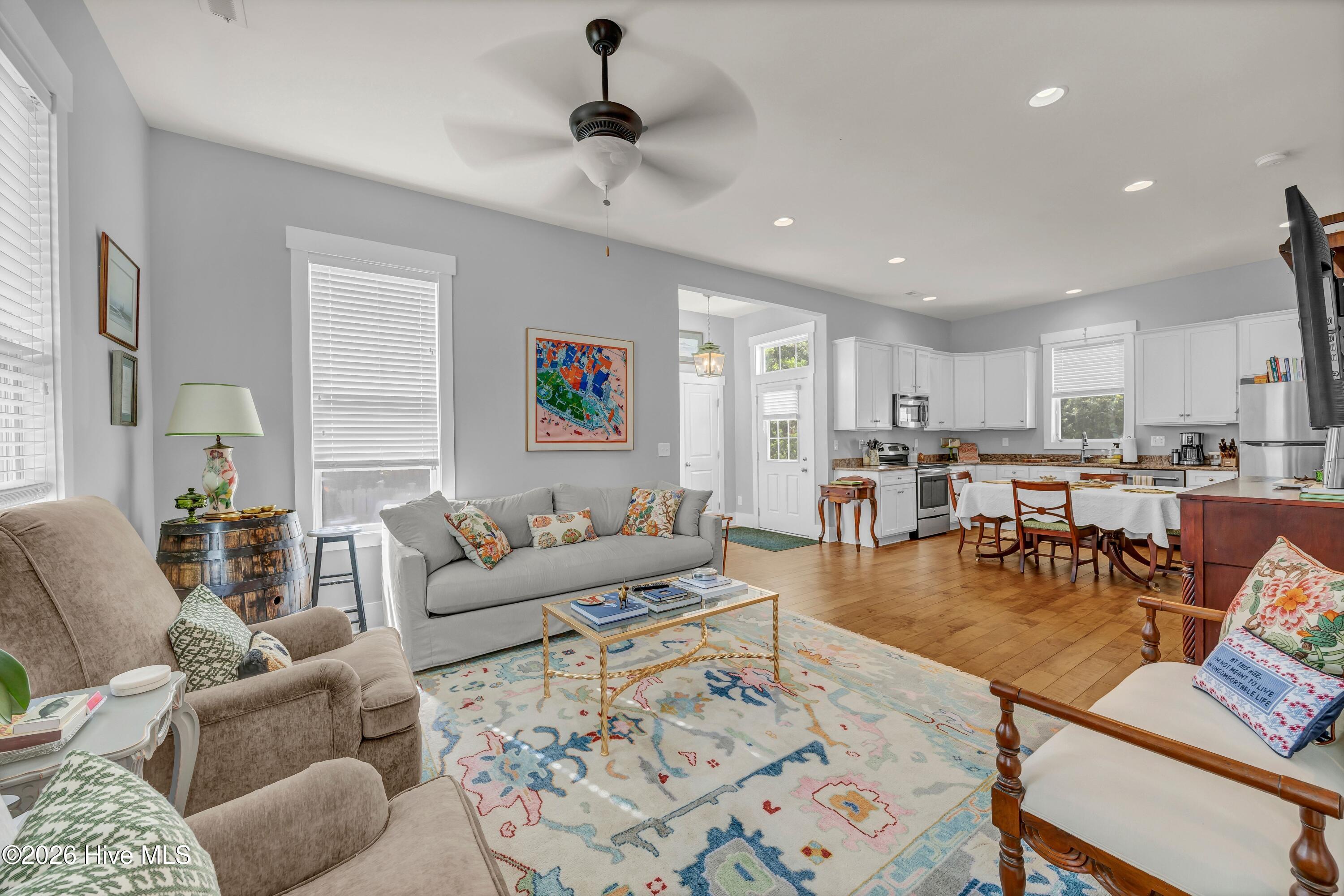 100567023 | Photo 10