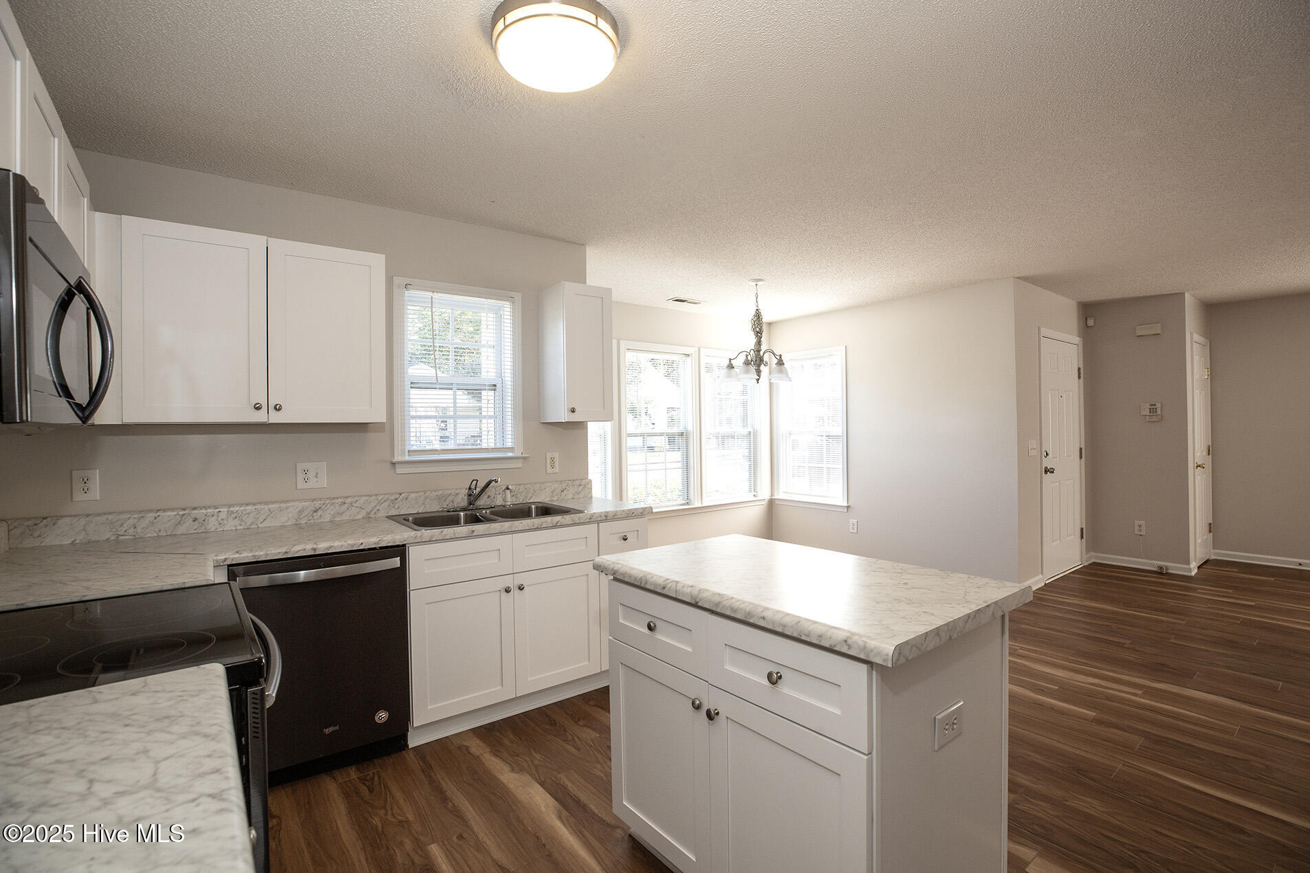 100539713 | Photo 11