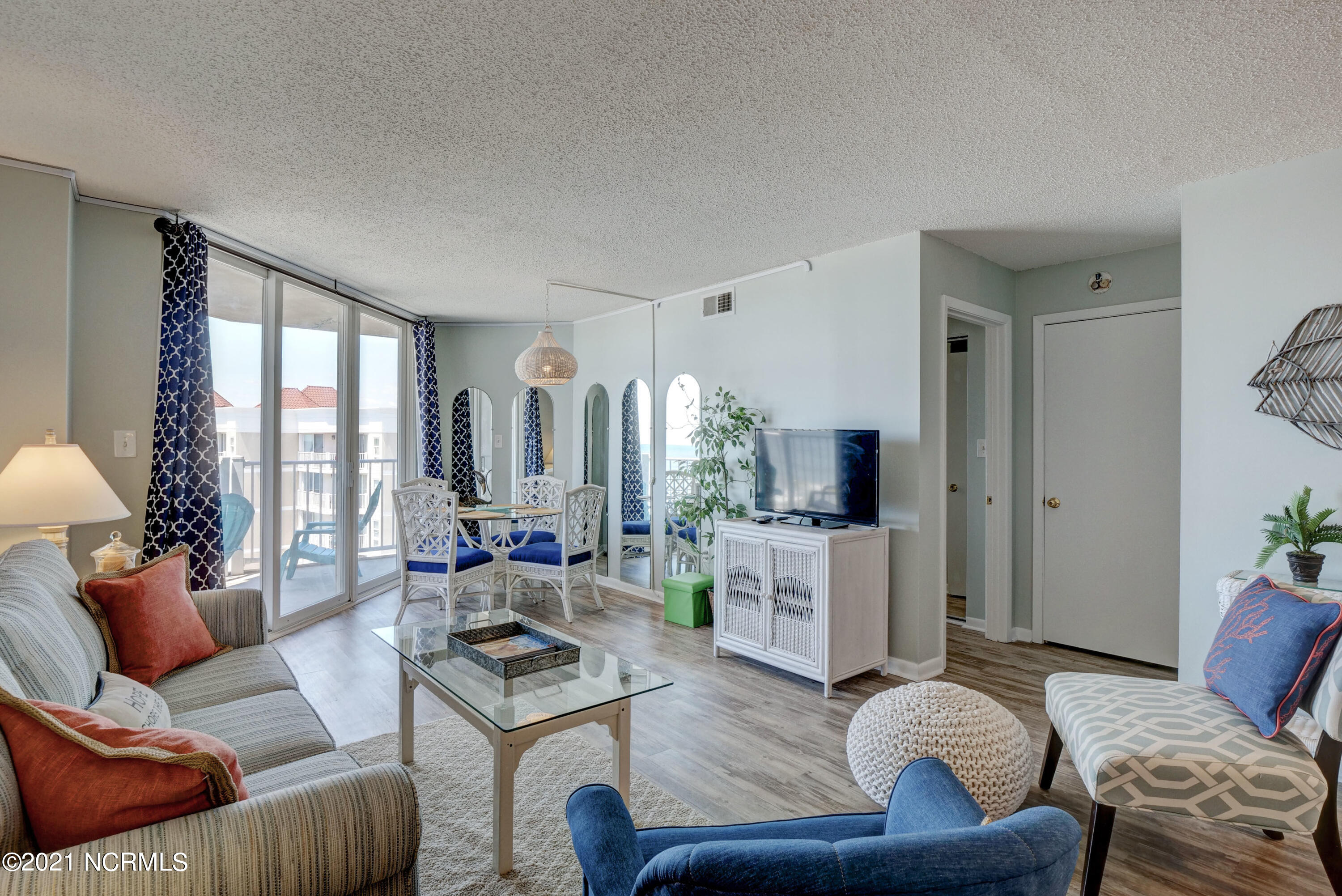 100527601 | Photo 11