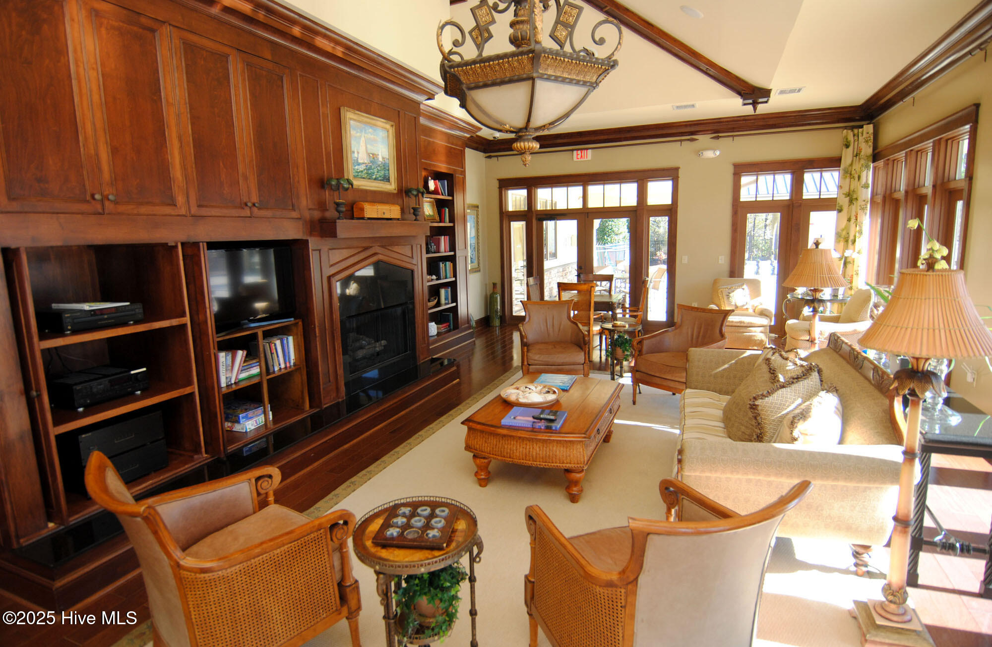 100536723 | Photo 72