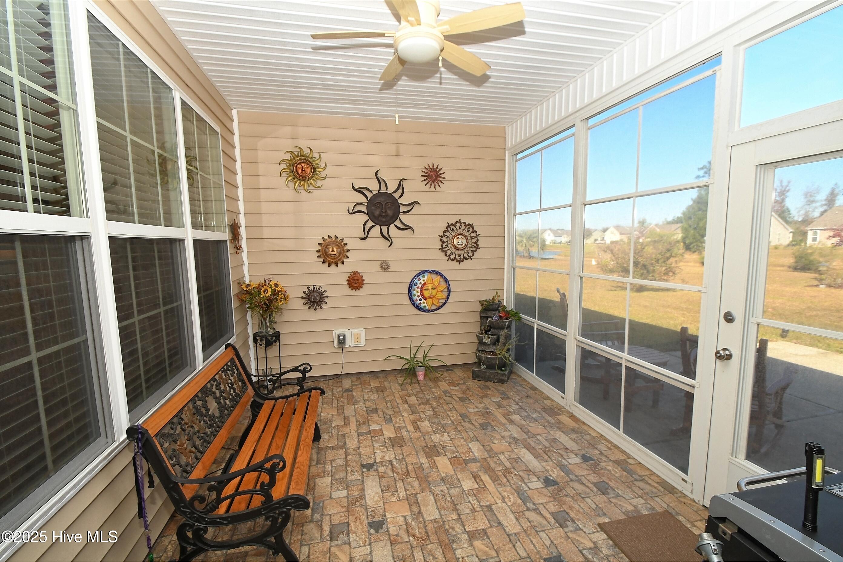 100541260 | Photo 30