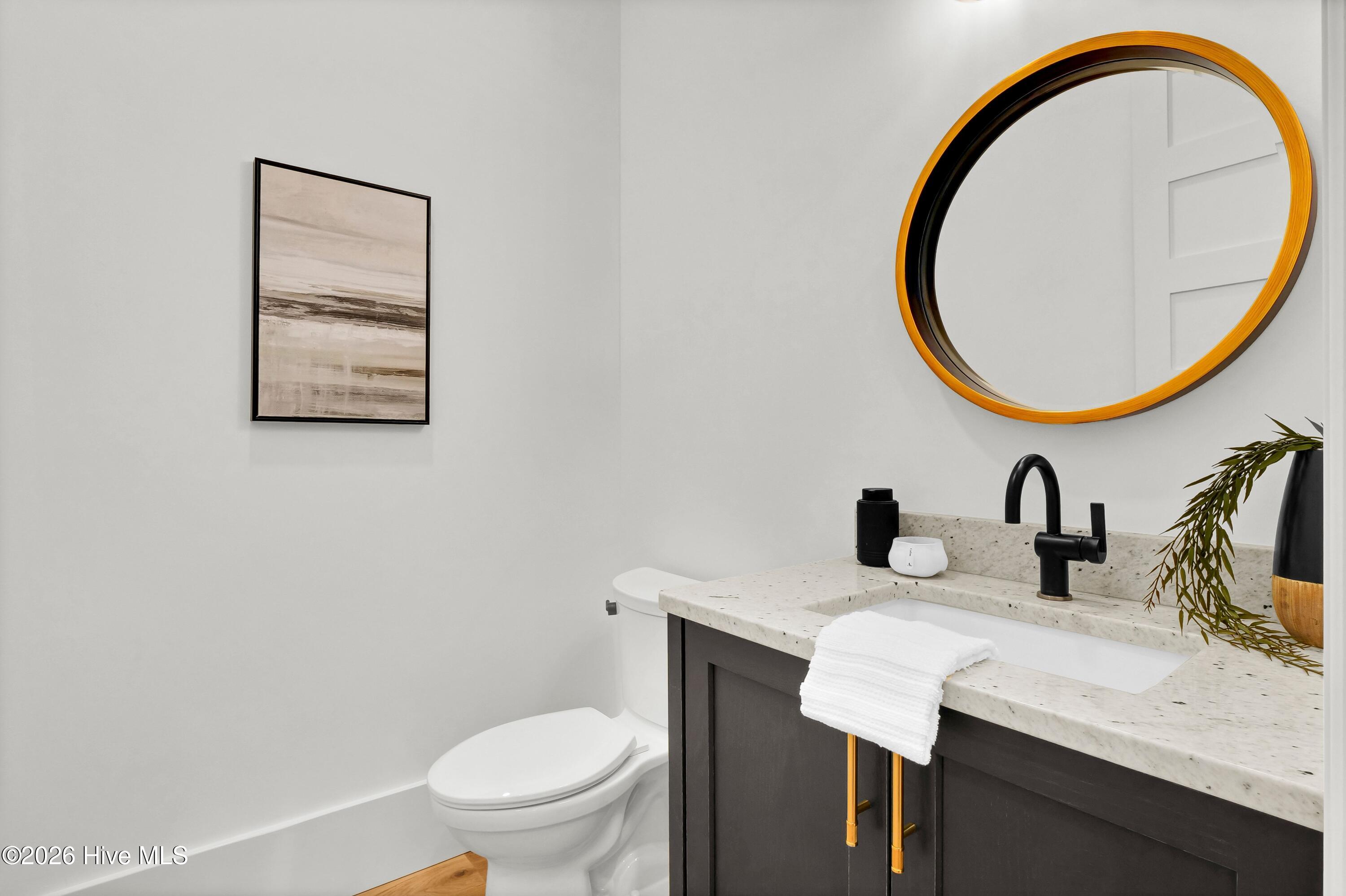 100553648 | Photo 21