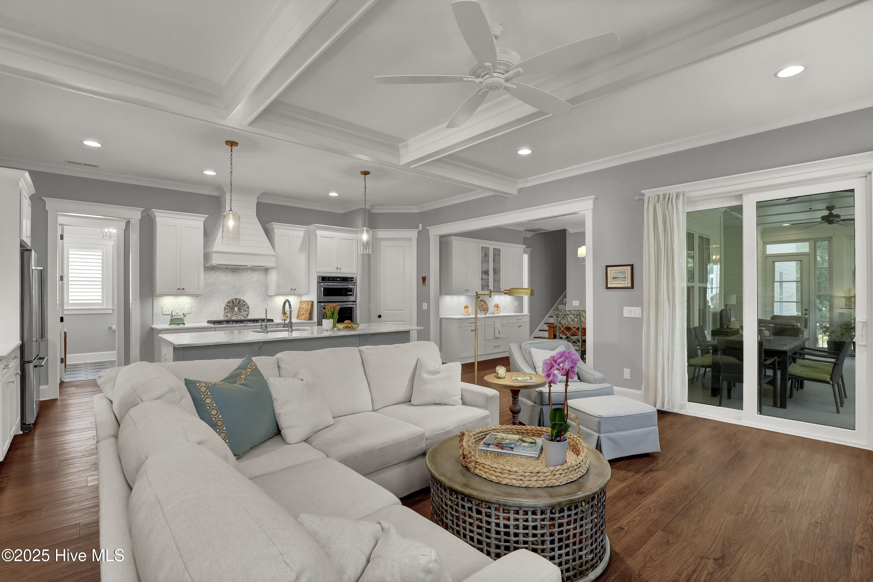 100523529 | Photo 11