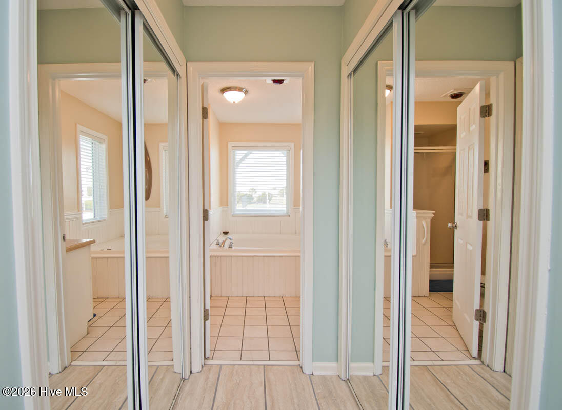 100560263 | Photo 23