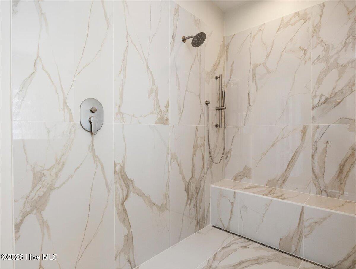 100567087 | Photo 42