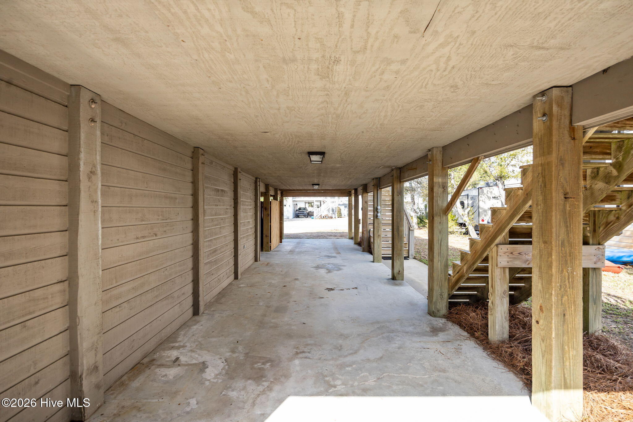 100558254 | Photo 25