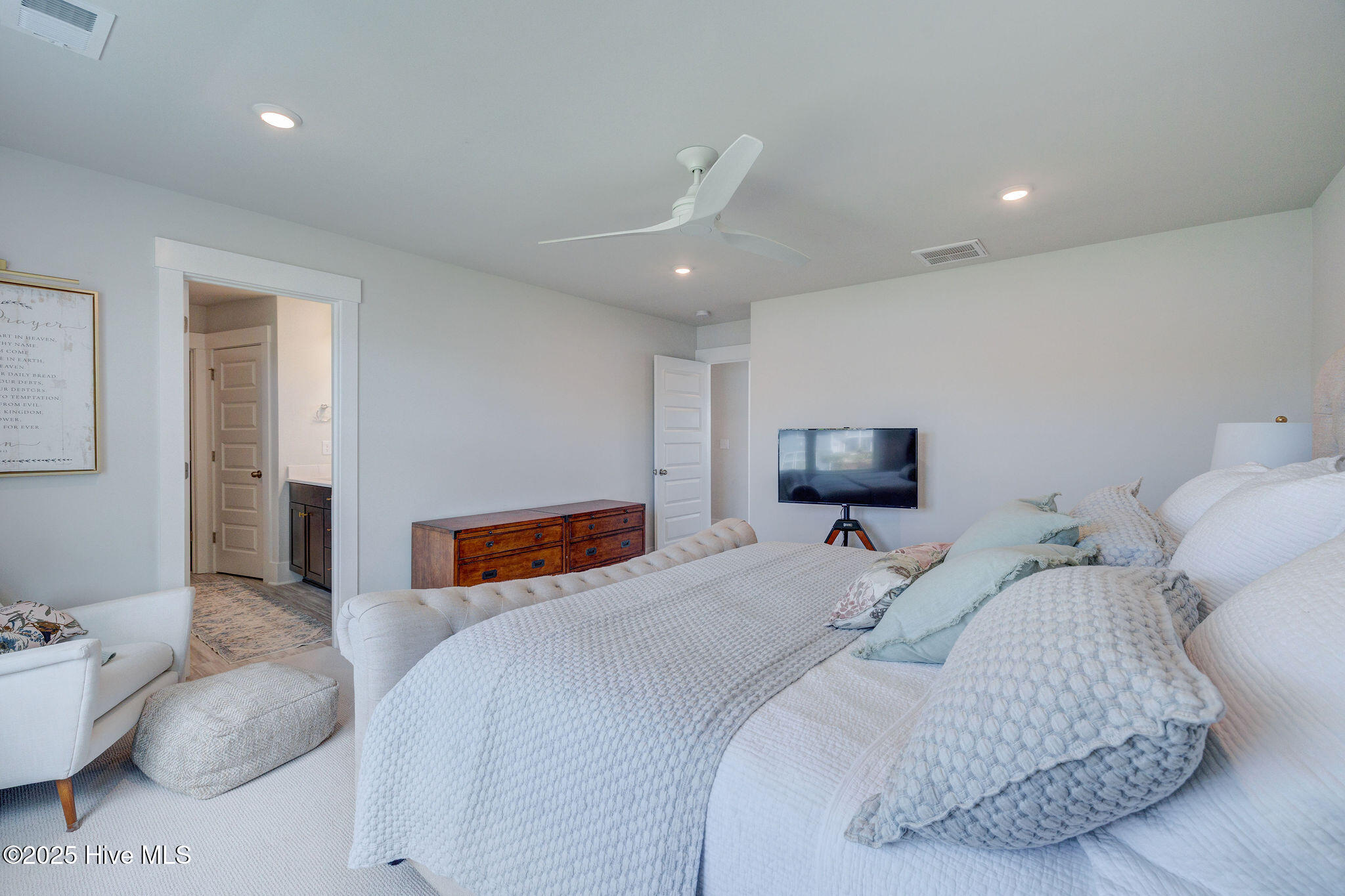 100524366 | Photo 30