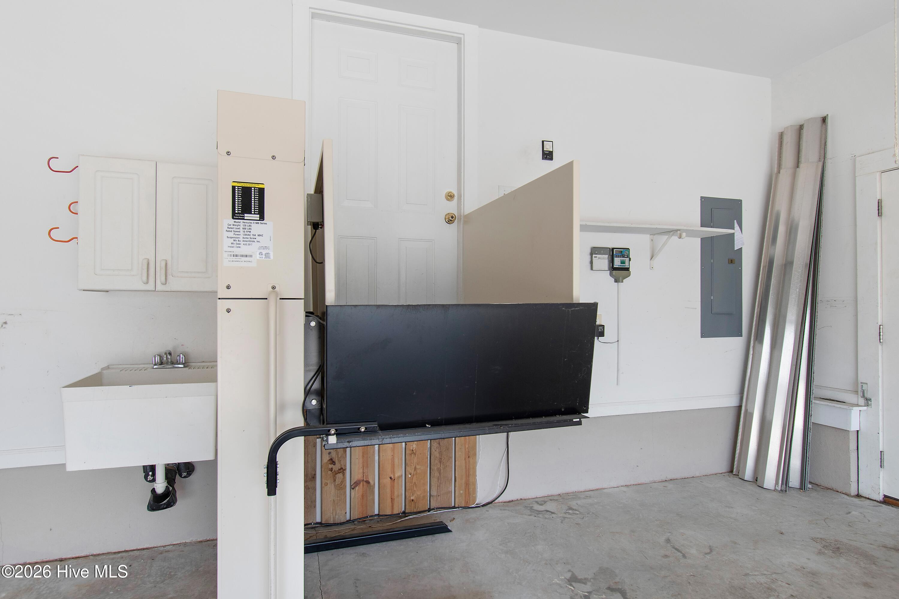 100561383 | Photo 44