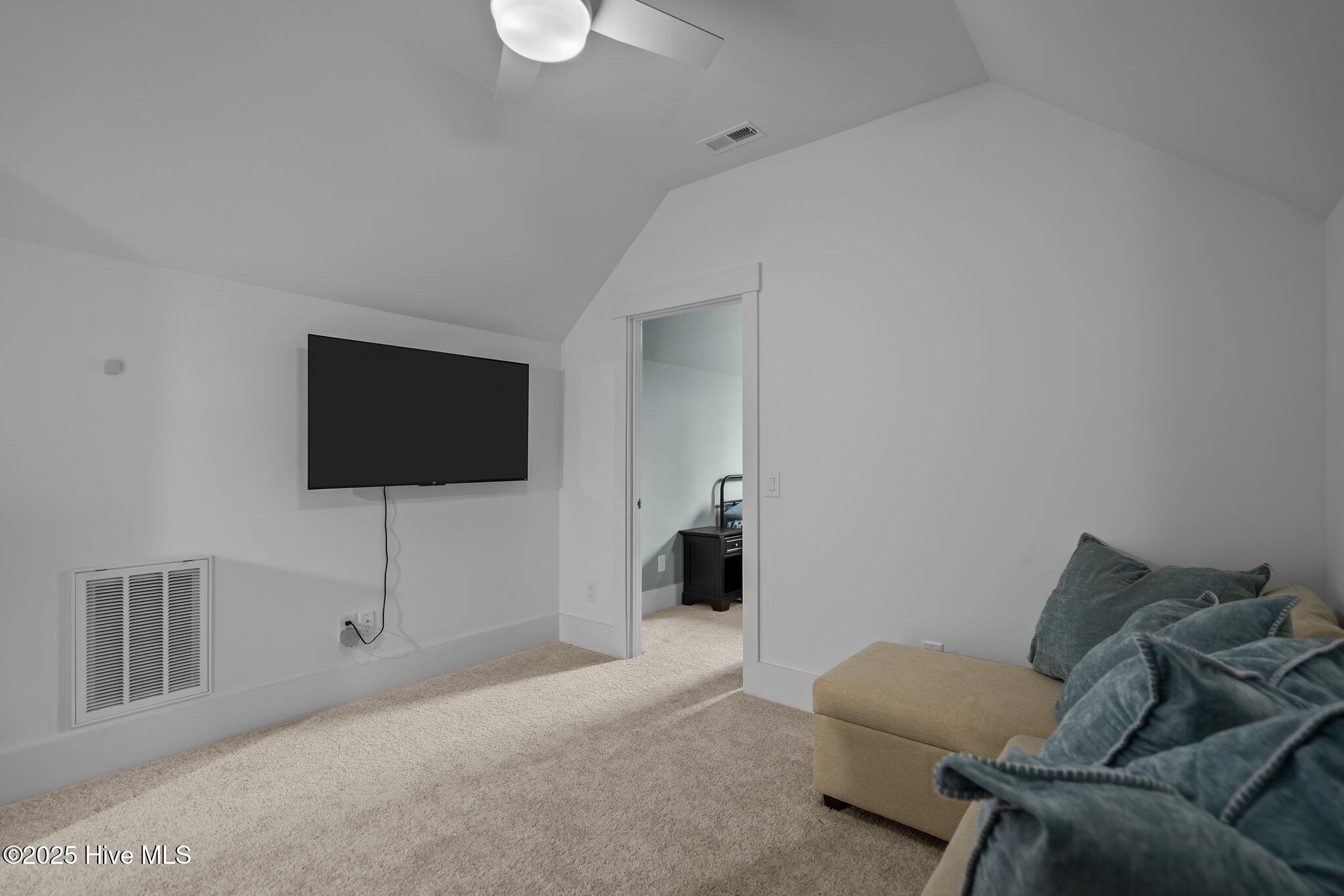 100510918 | Photo 33