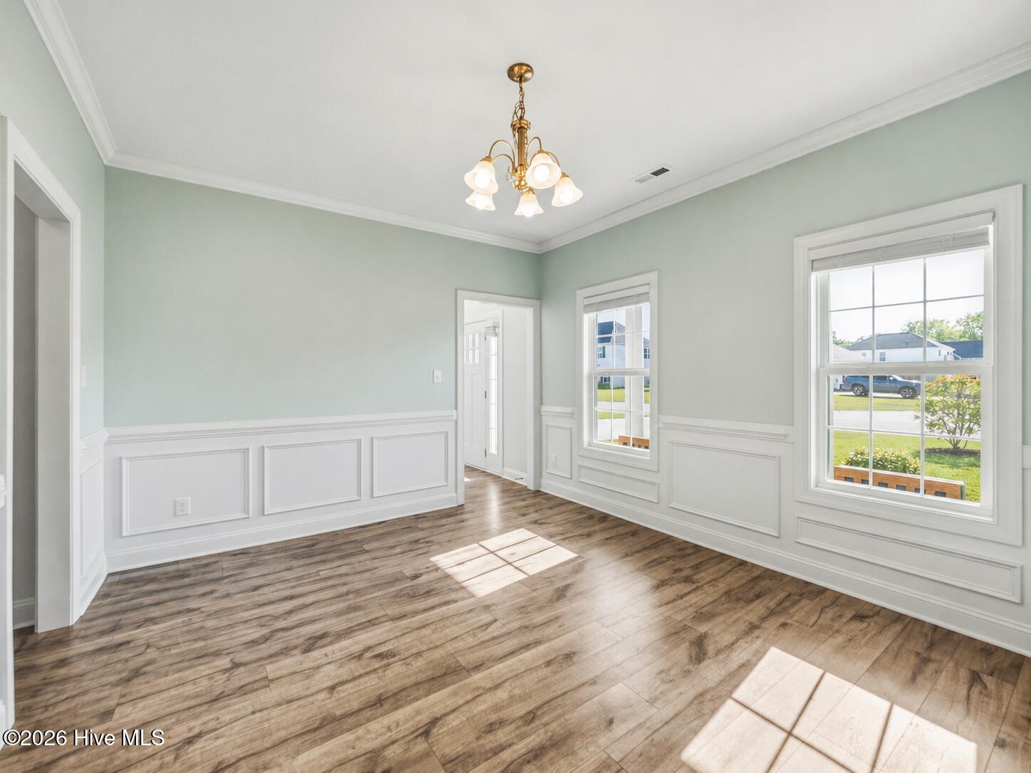 100570227 | Photo 11