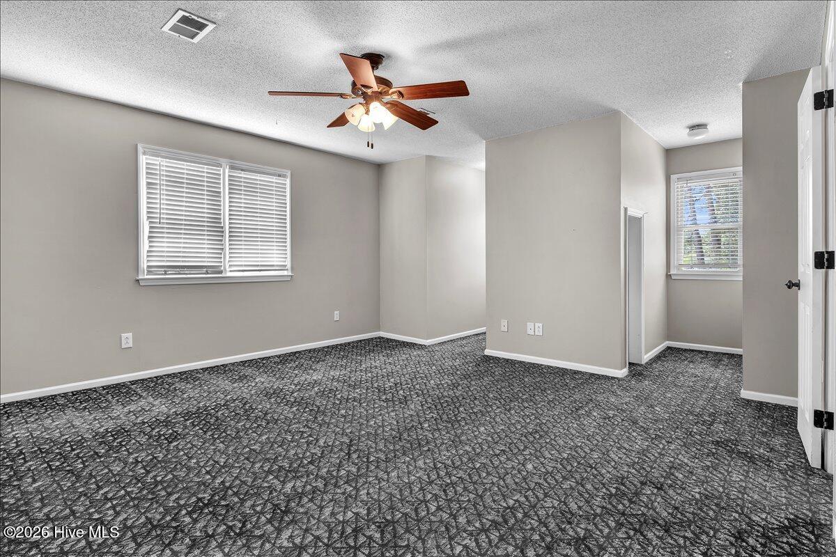 100566130 | Photo 34