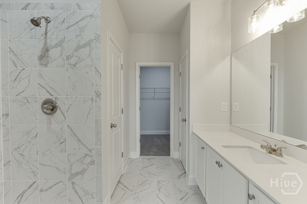 Full guest suite with en suite bathroom and HUGE w