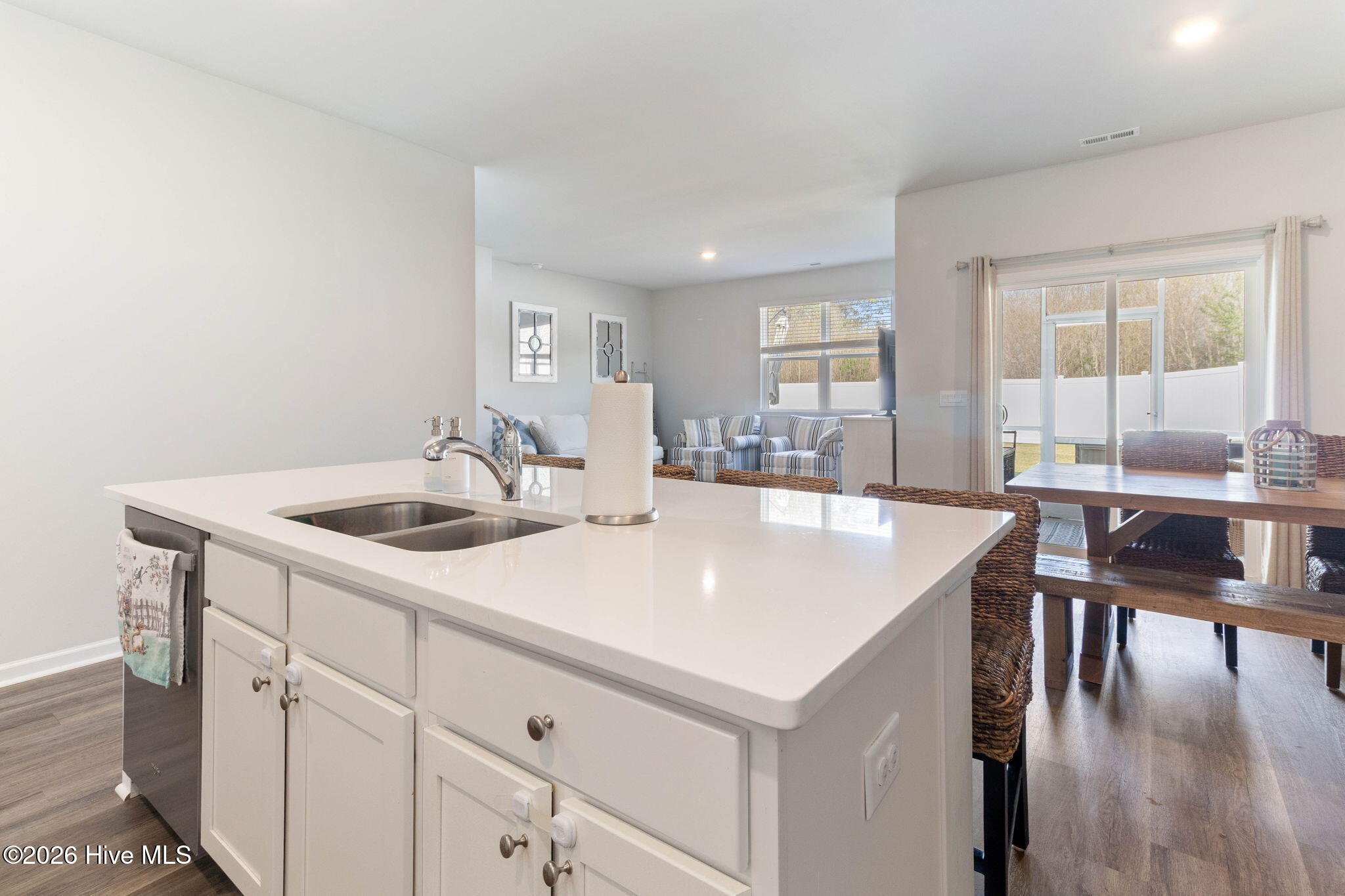 100561989 | Photo 18