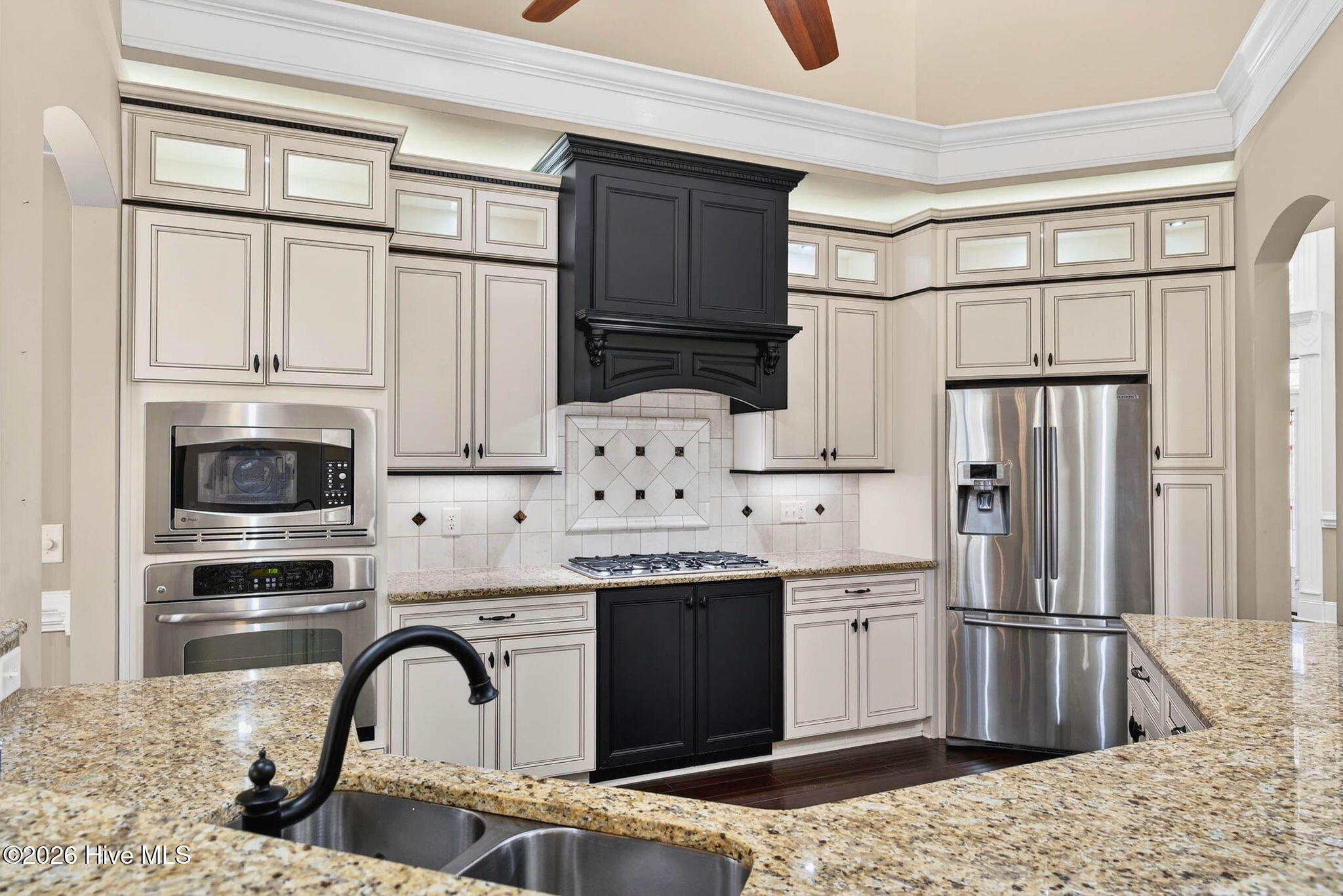 100560240 | Photo 18