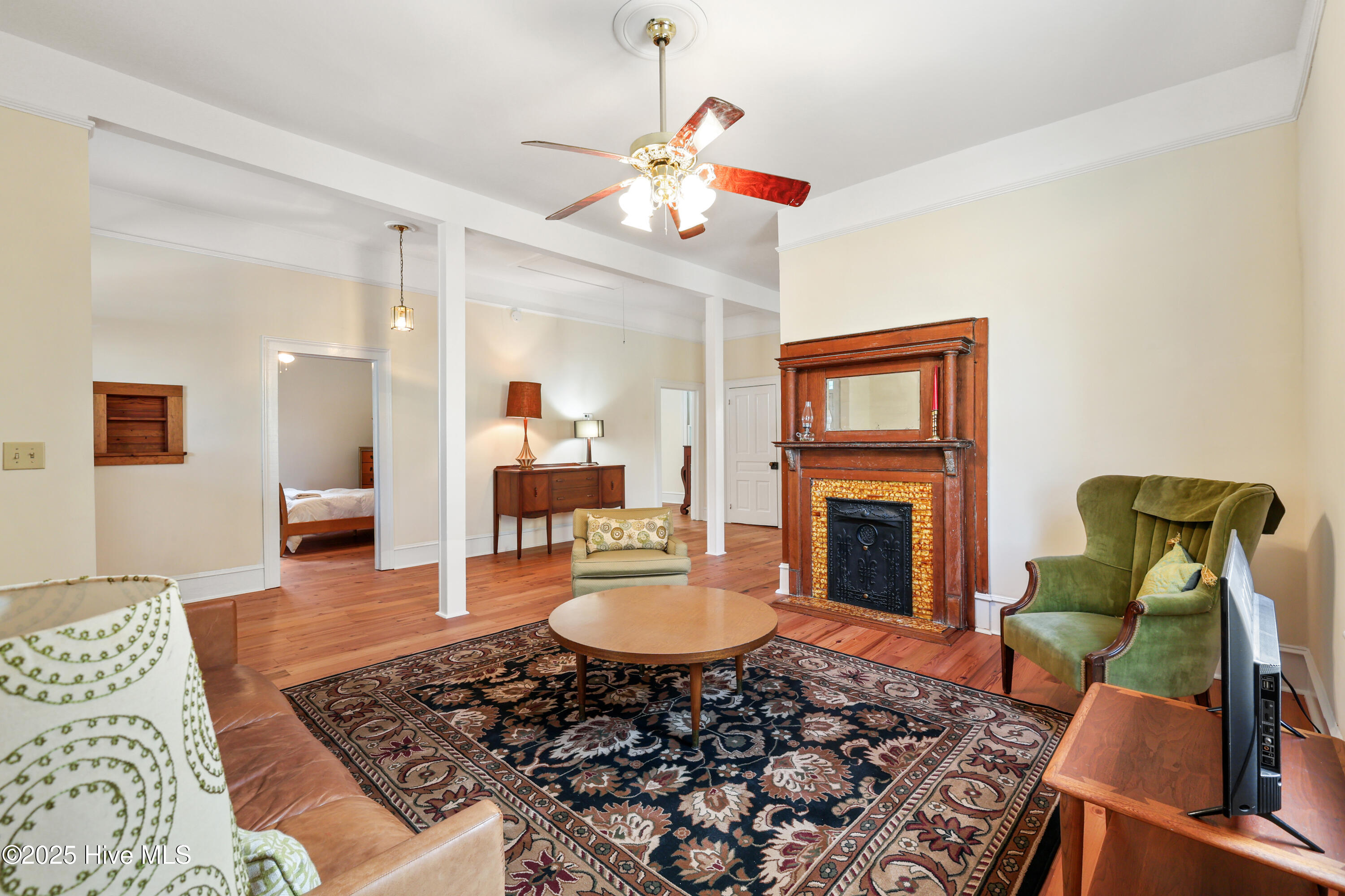 100528129 | Photo 55