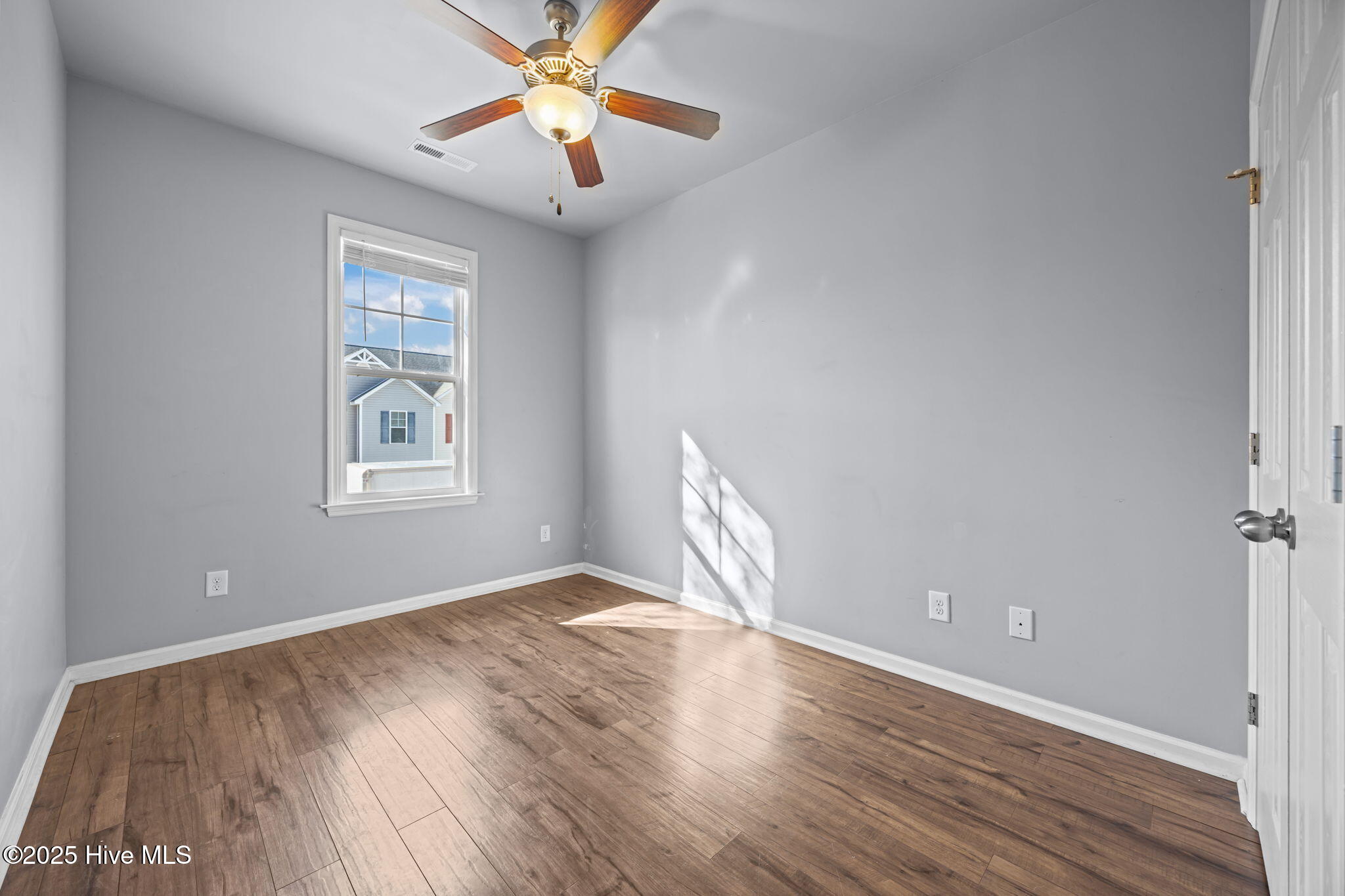 100533733 | Photo 15