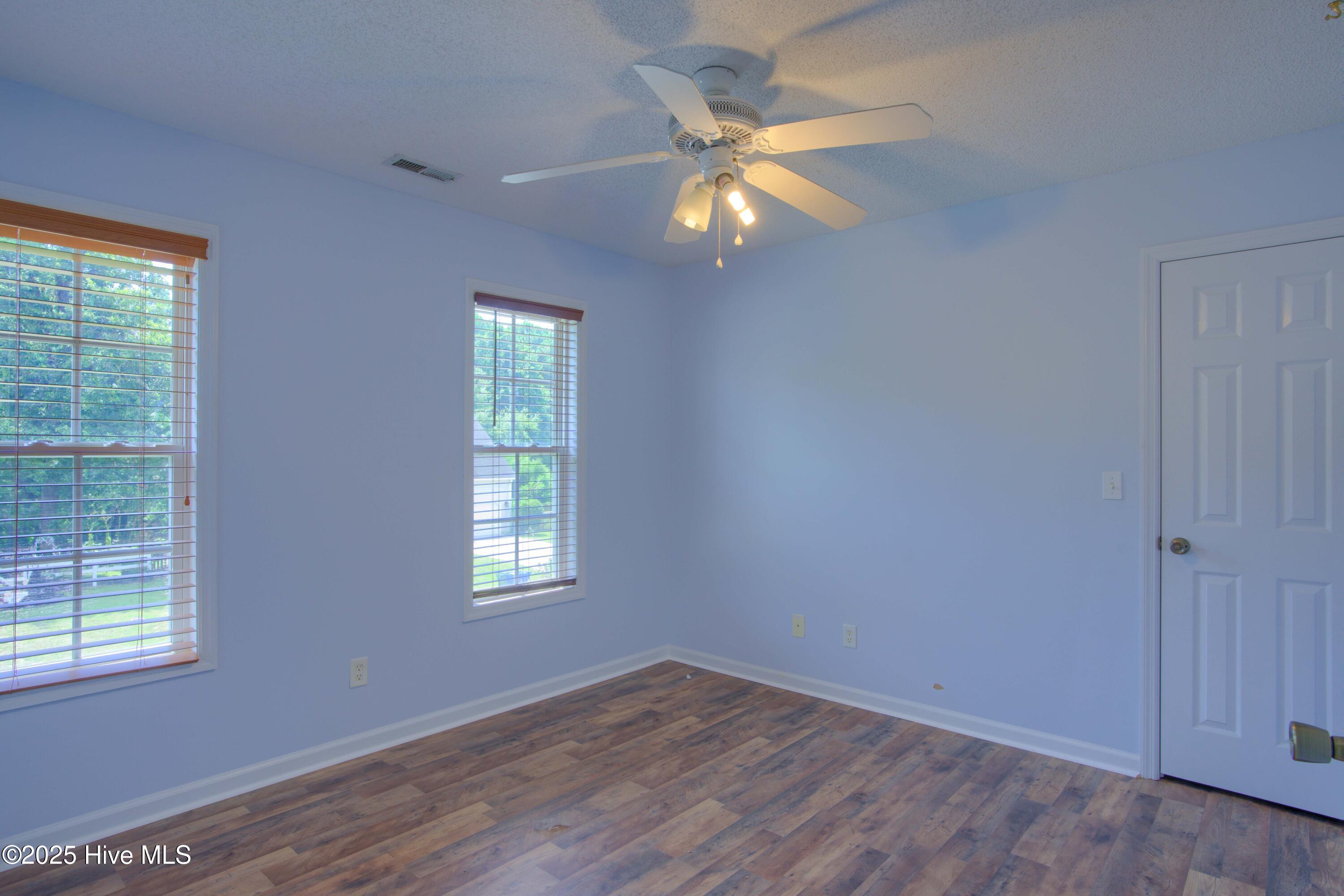 100543854 | Photo 21