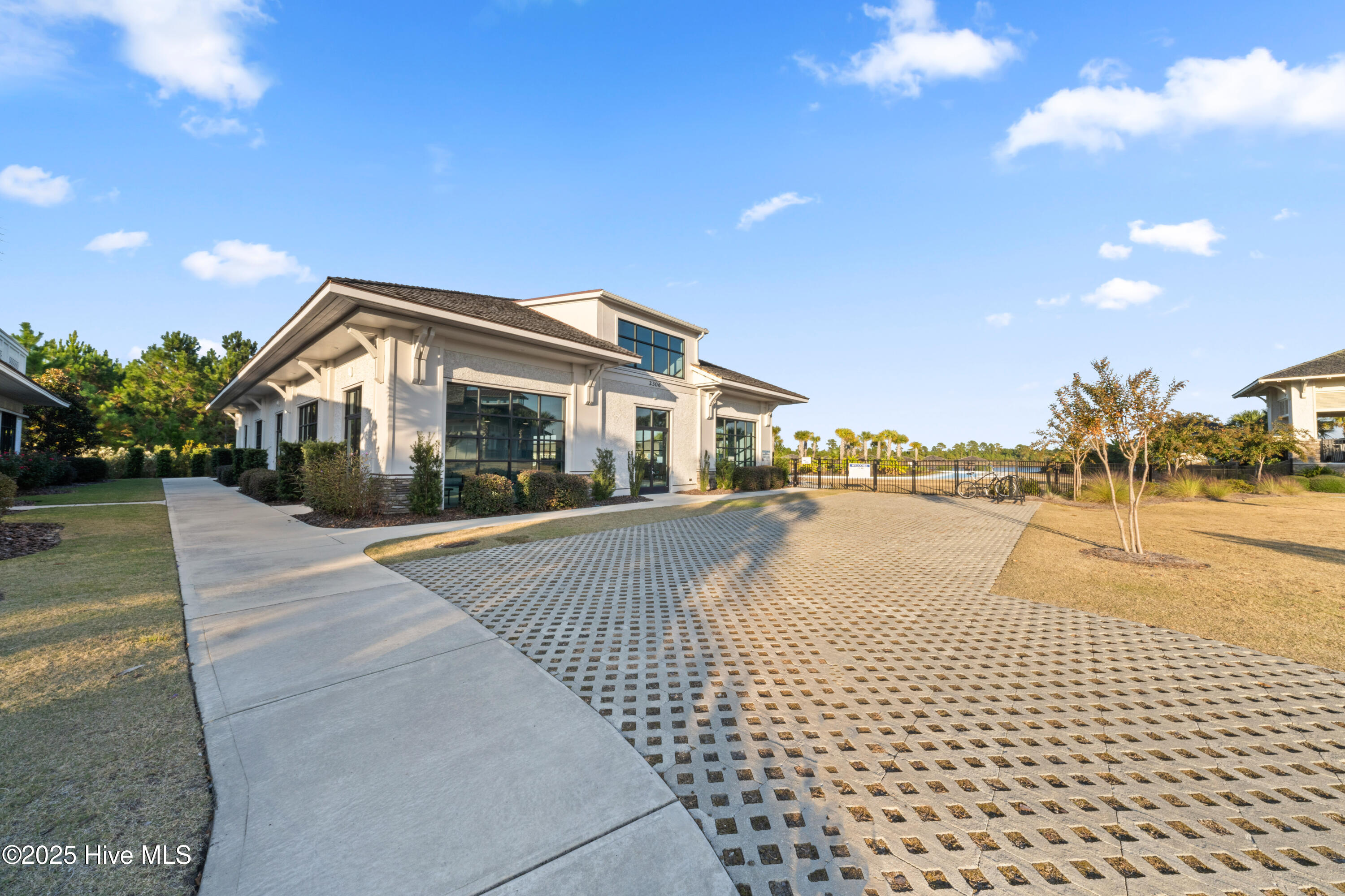 100494528 | Photo 82