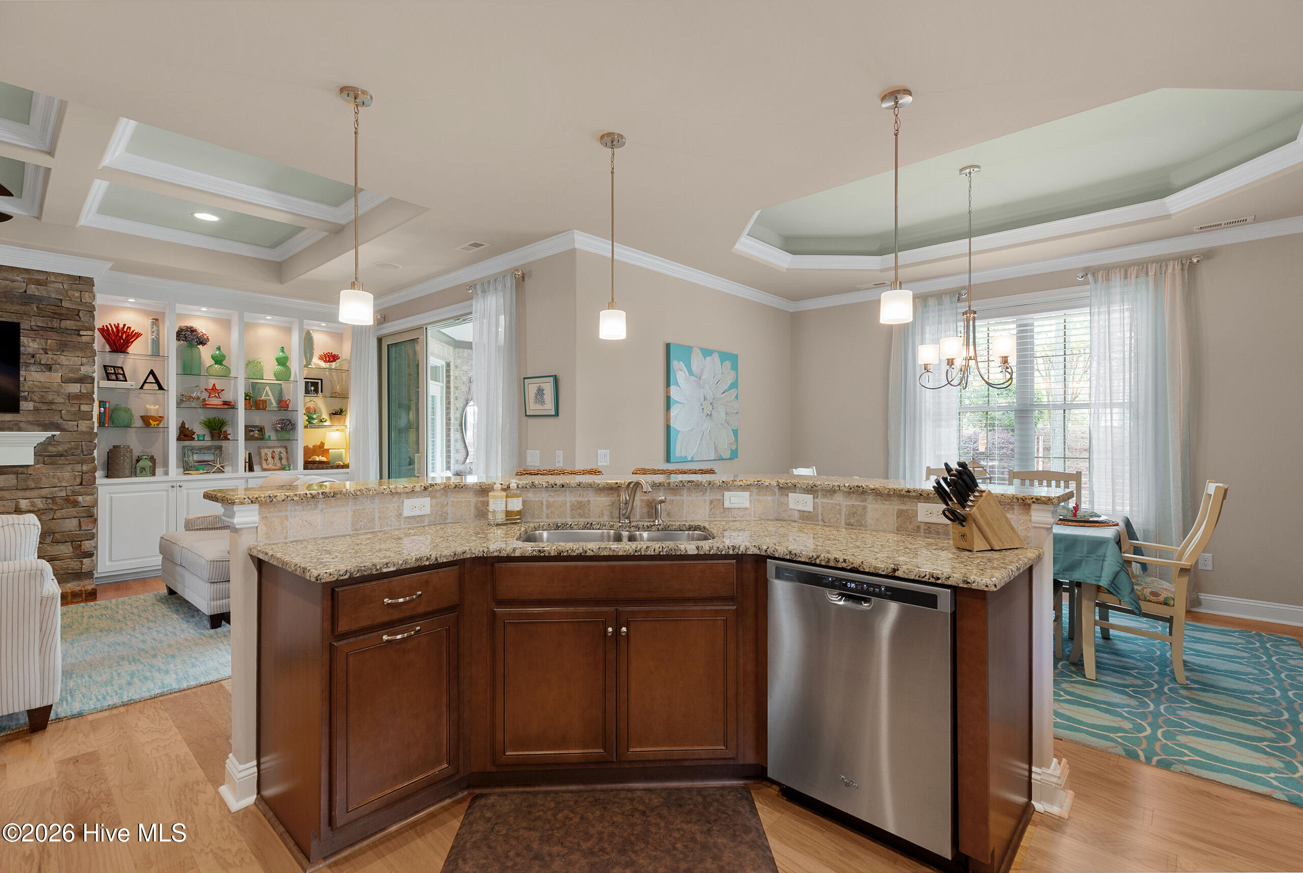 100567107 | Photo 19