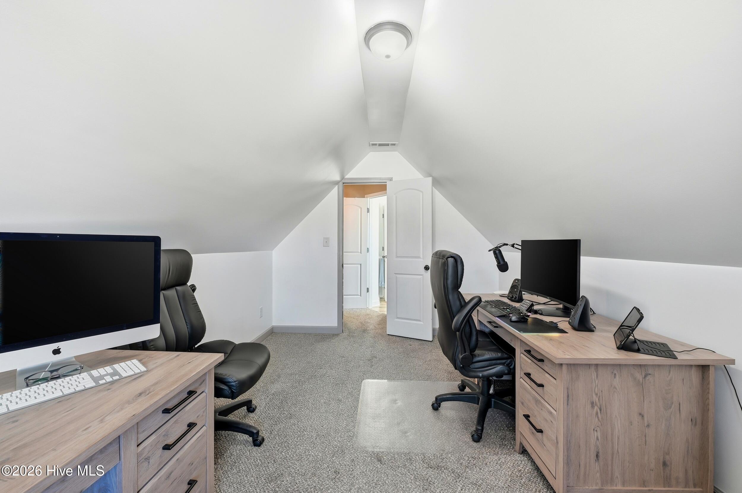 100555090 | Photo 22