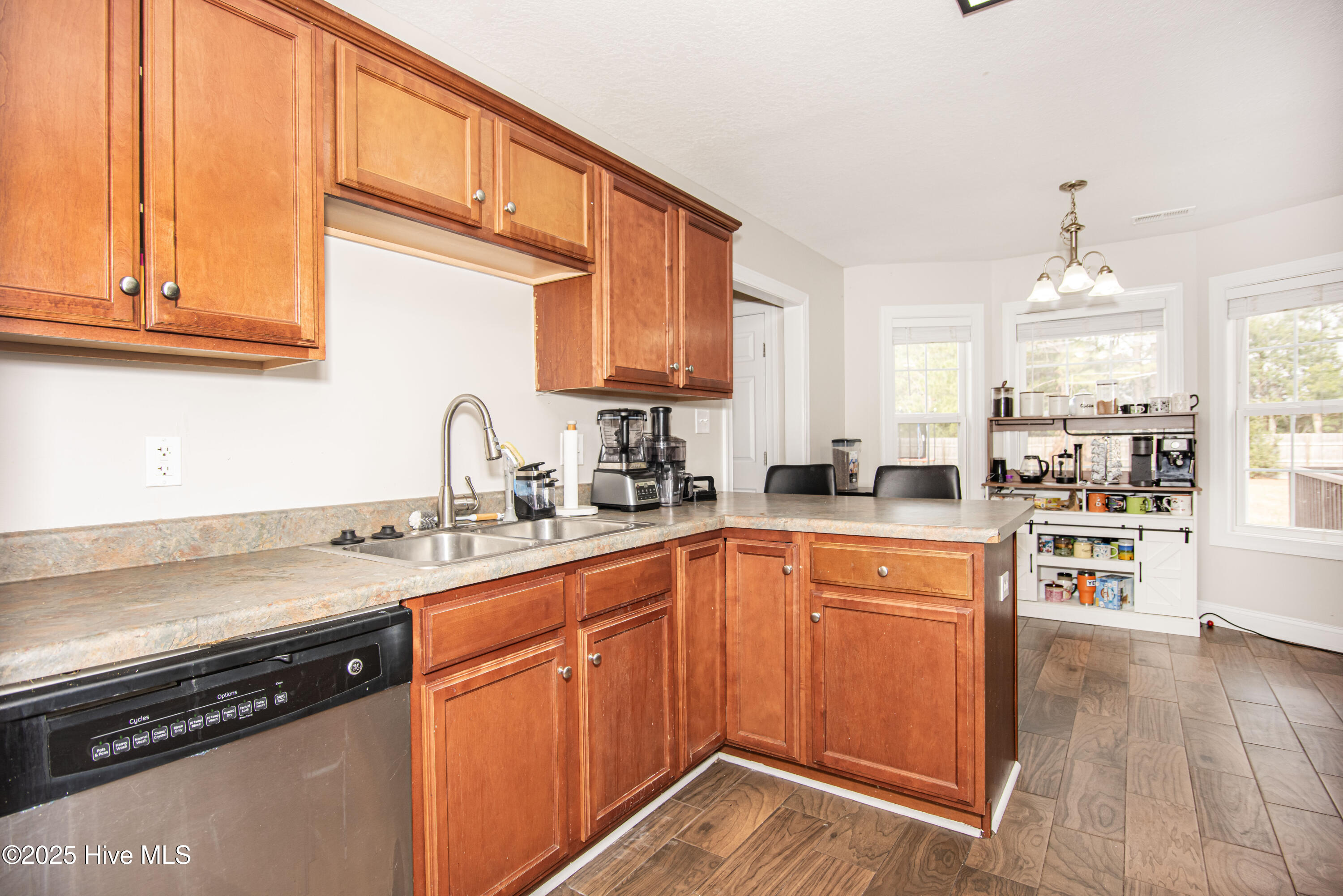 100544525 | Photo 11