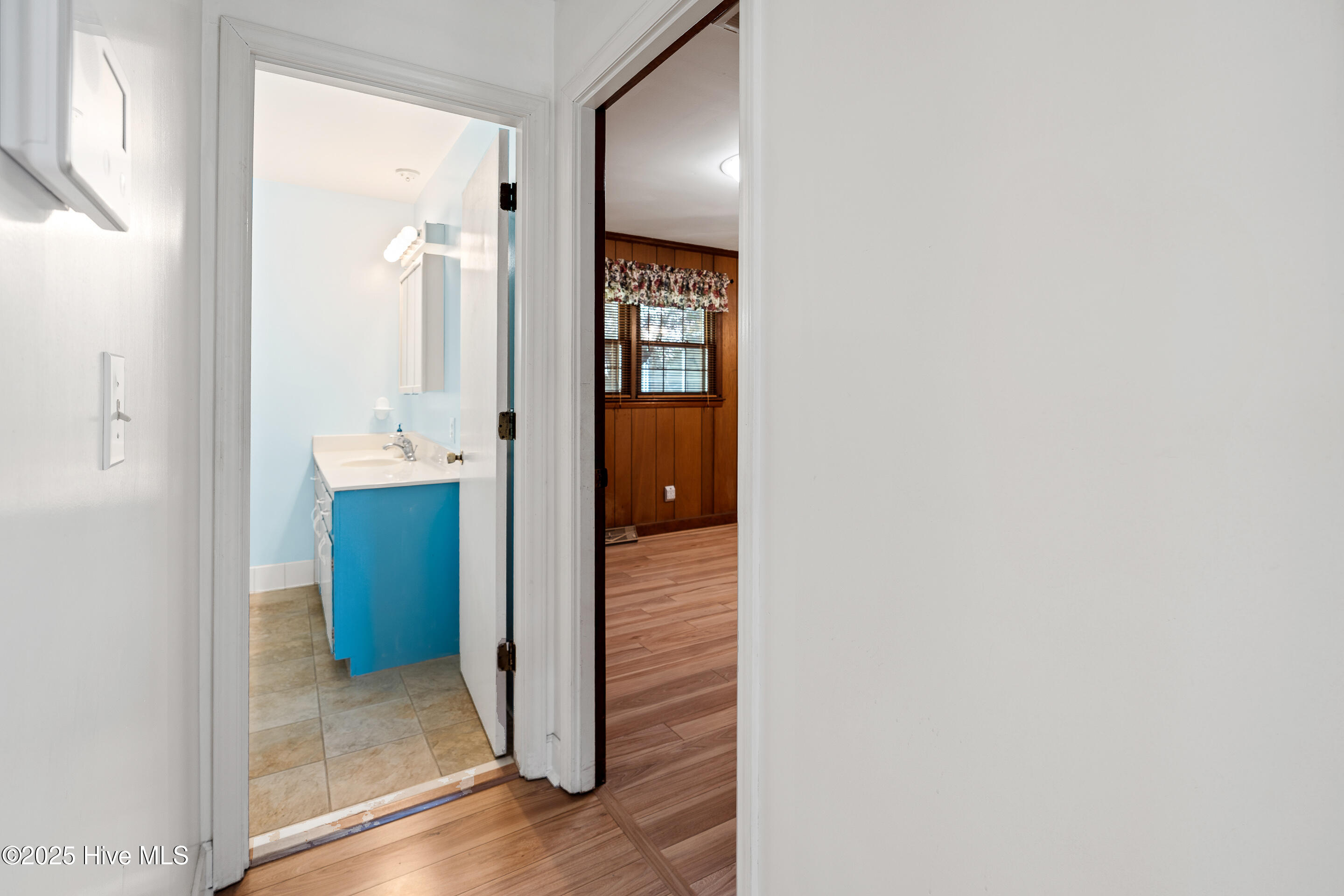 100536869 | Photo 28