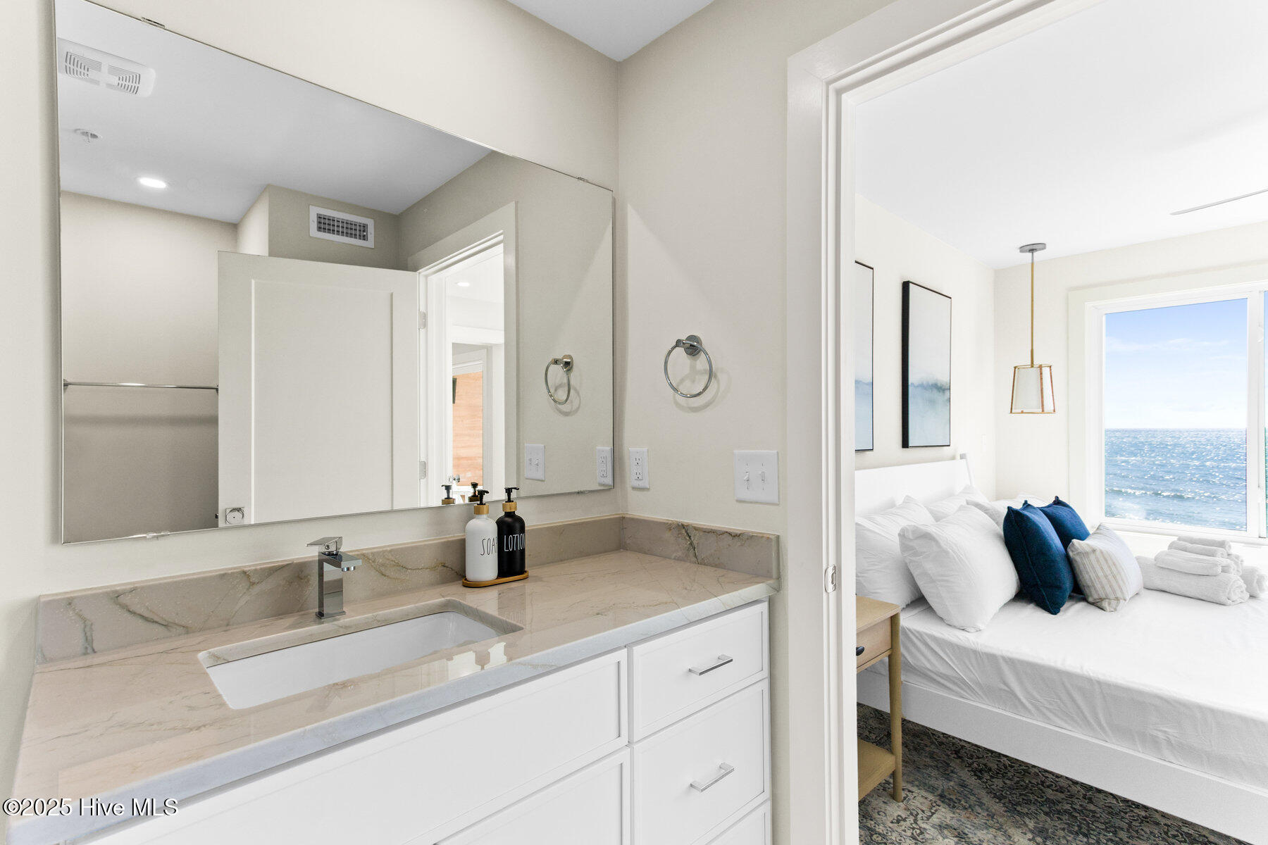 100523211 | Photo 26