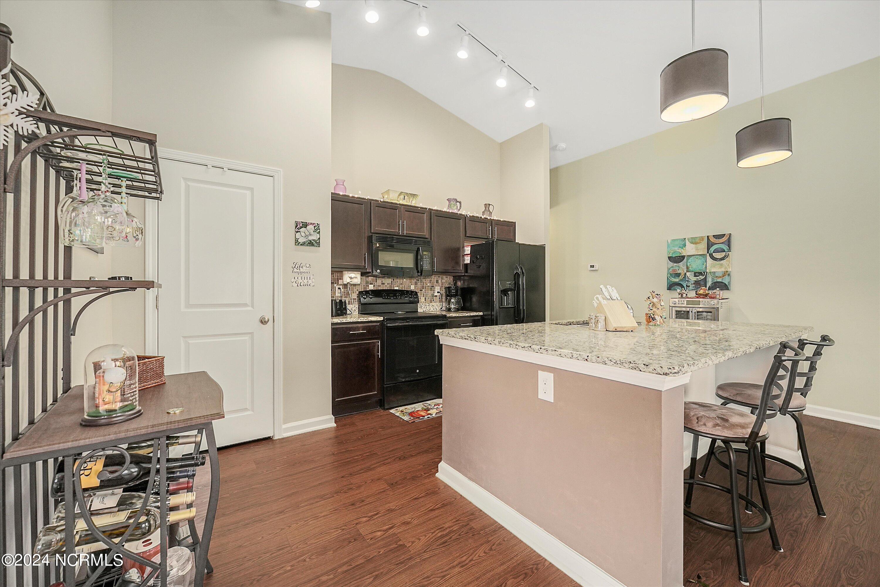 100544330 | Photo 11