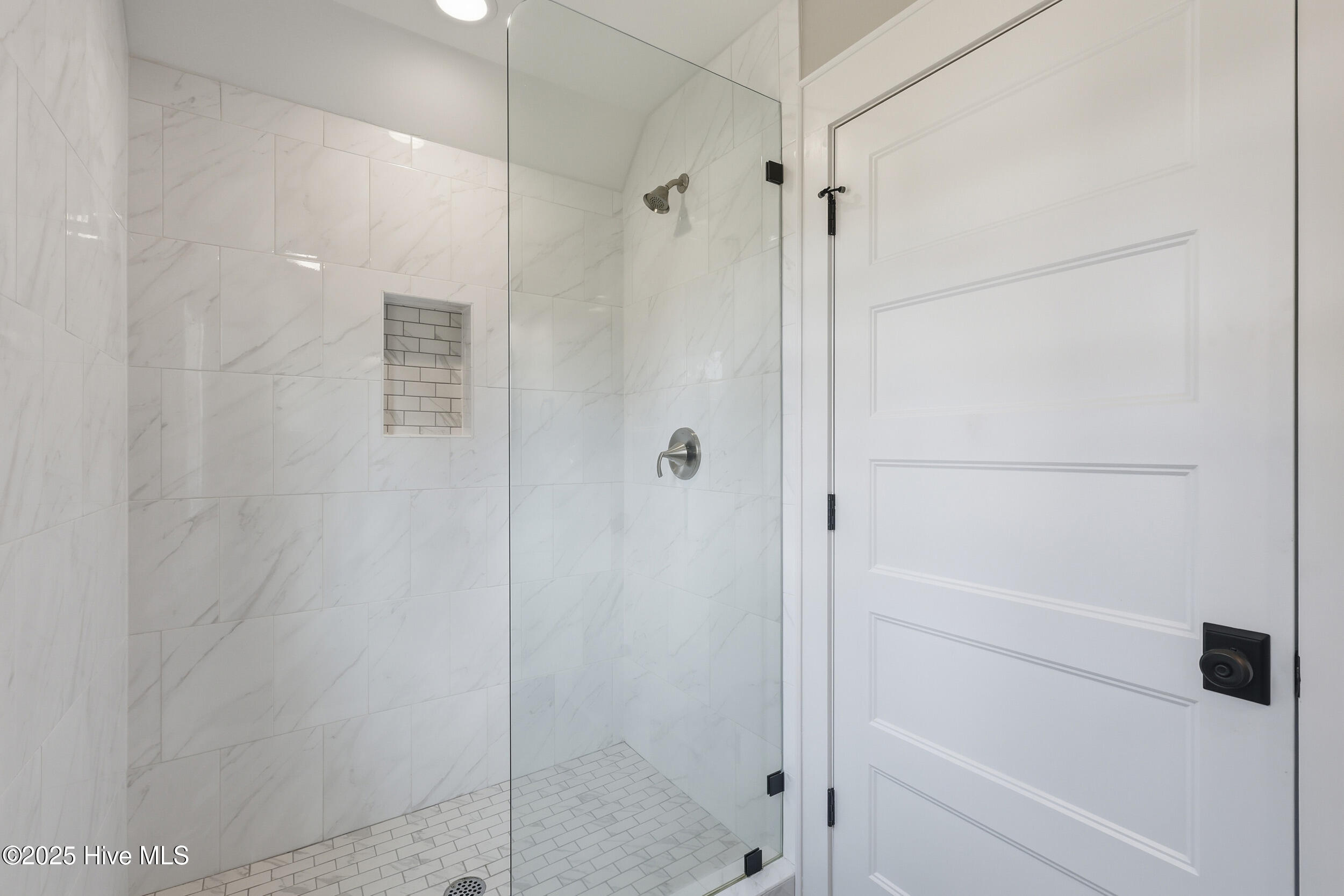 100542294 | Photo 40