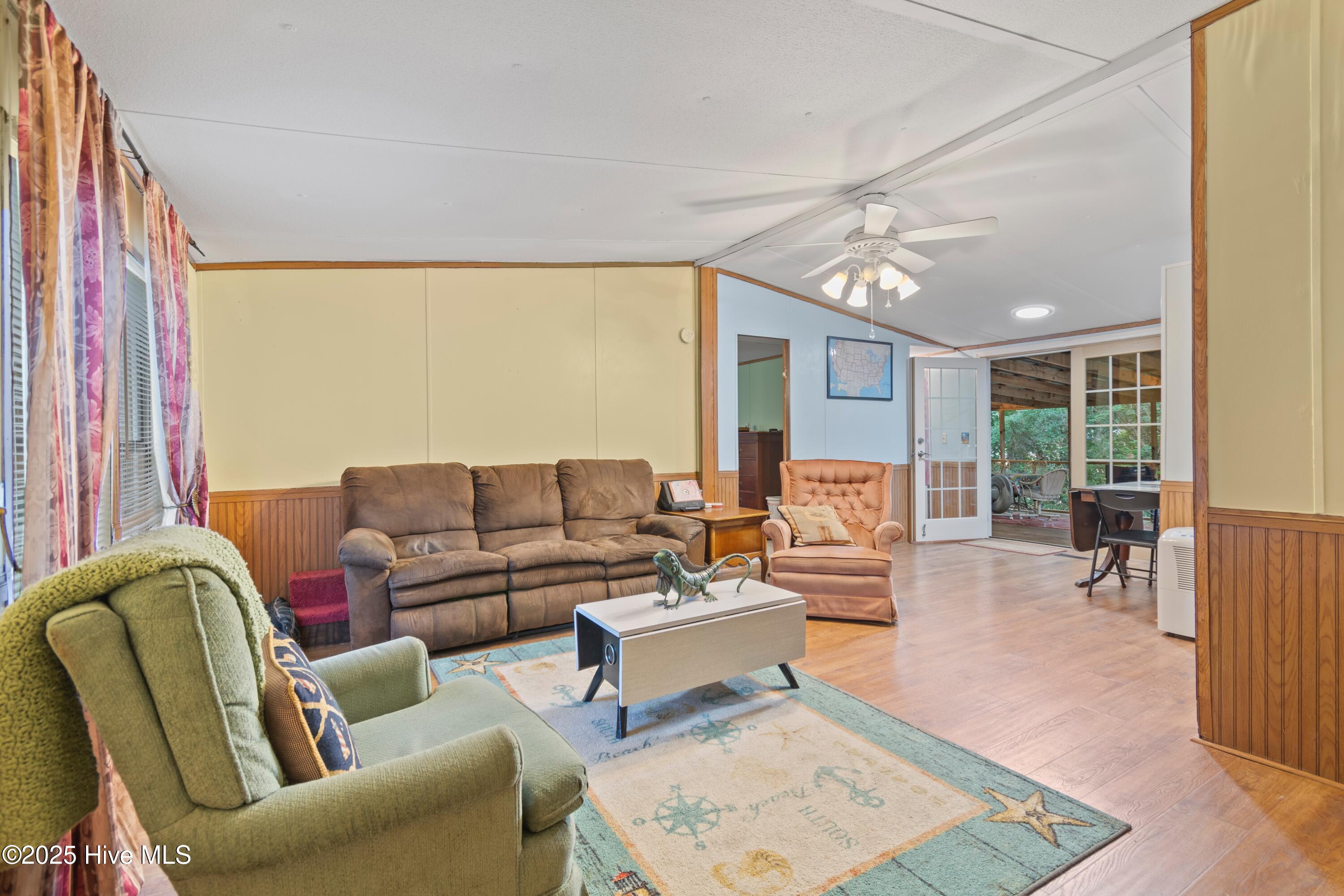 100565495 | Photo 10