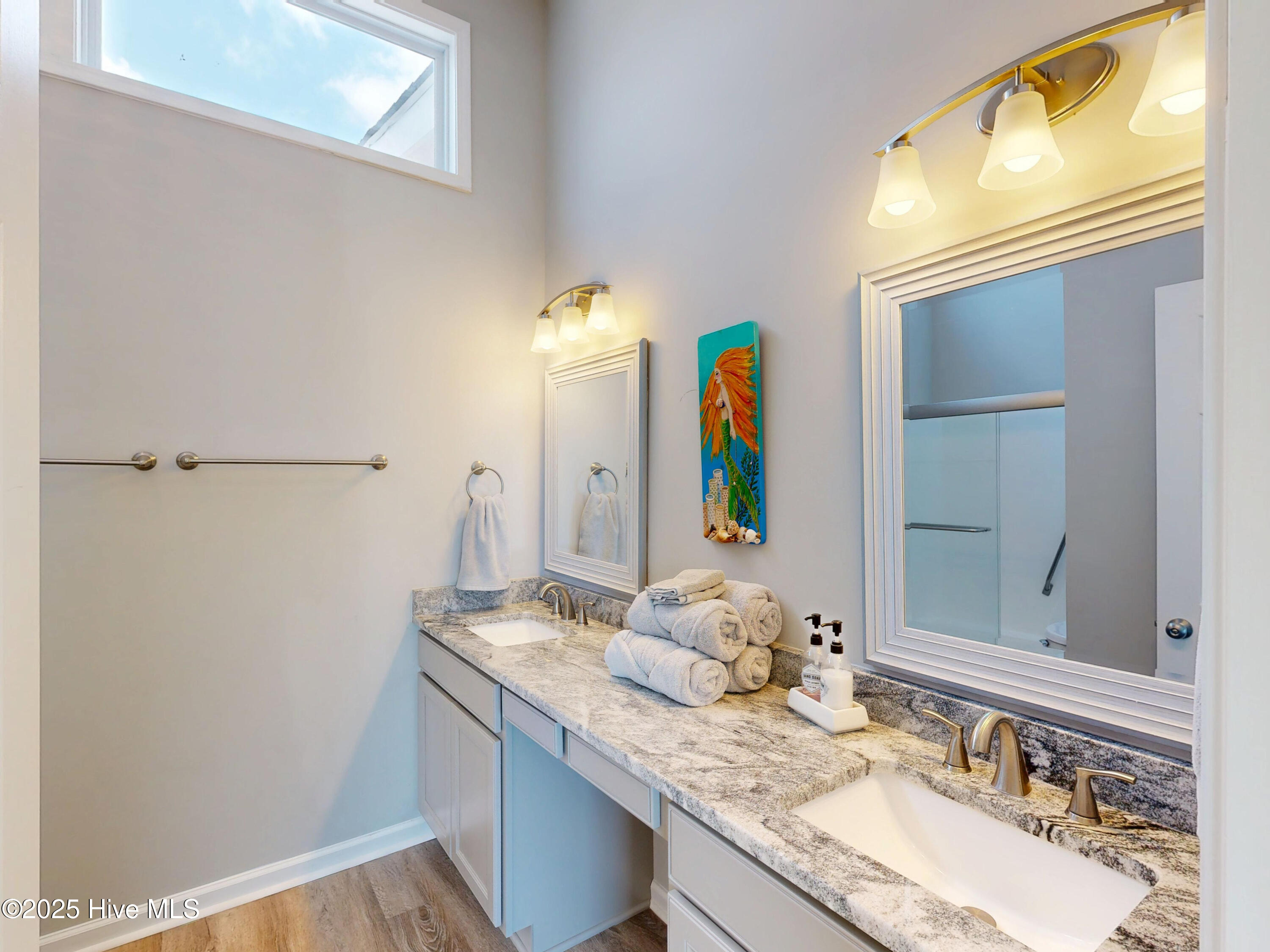 100550586 | Photo 53