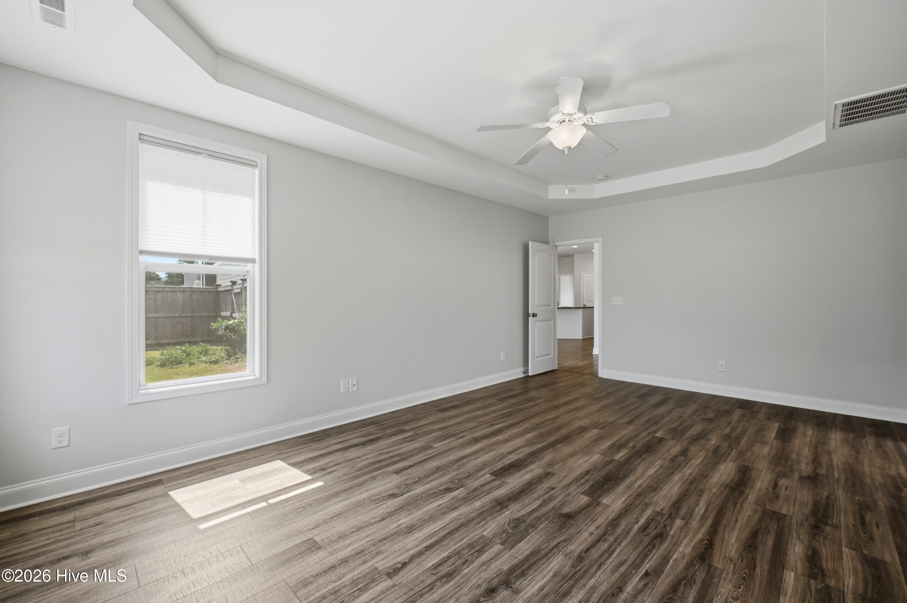 100563104 | Photo 17