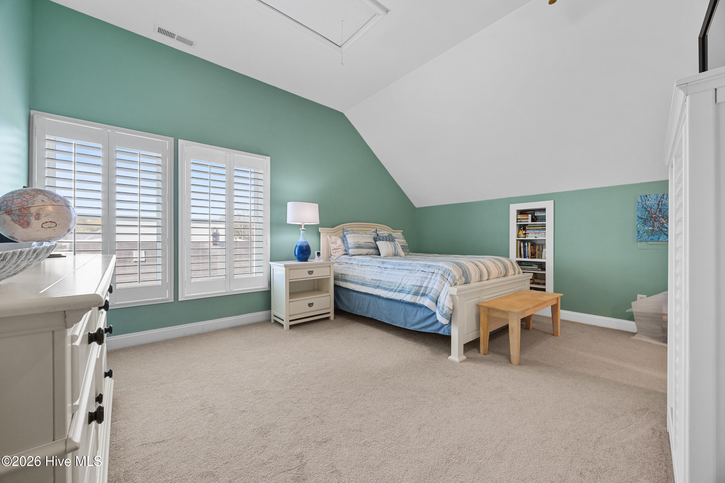 100567542 | Photo 47